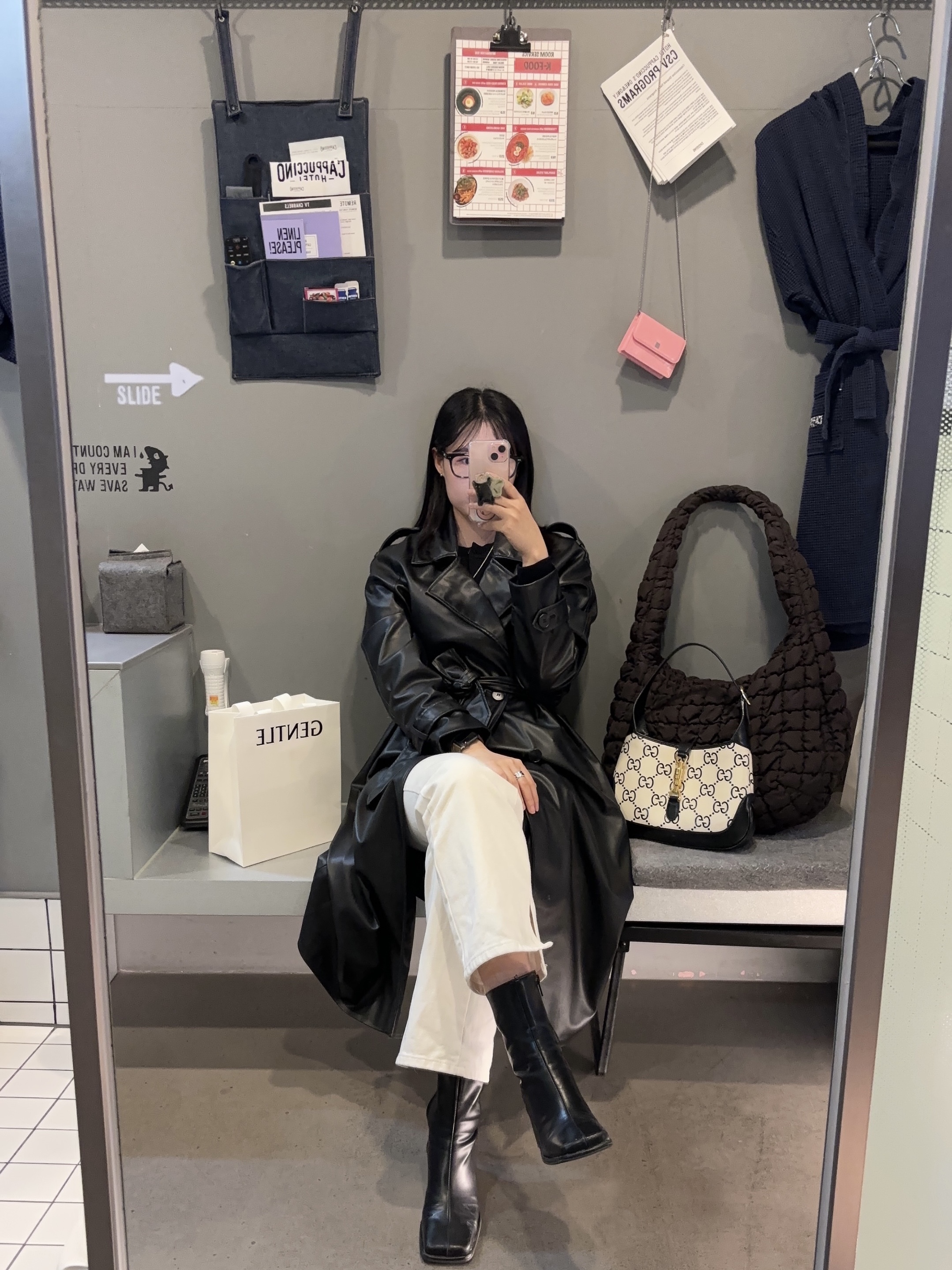 Gucci Jackie 1961 Small Shoulder Bag Black, COS Quilted Oversized Shoulder Bag Brown 착용 스타일