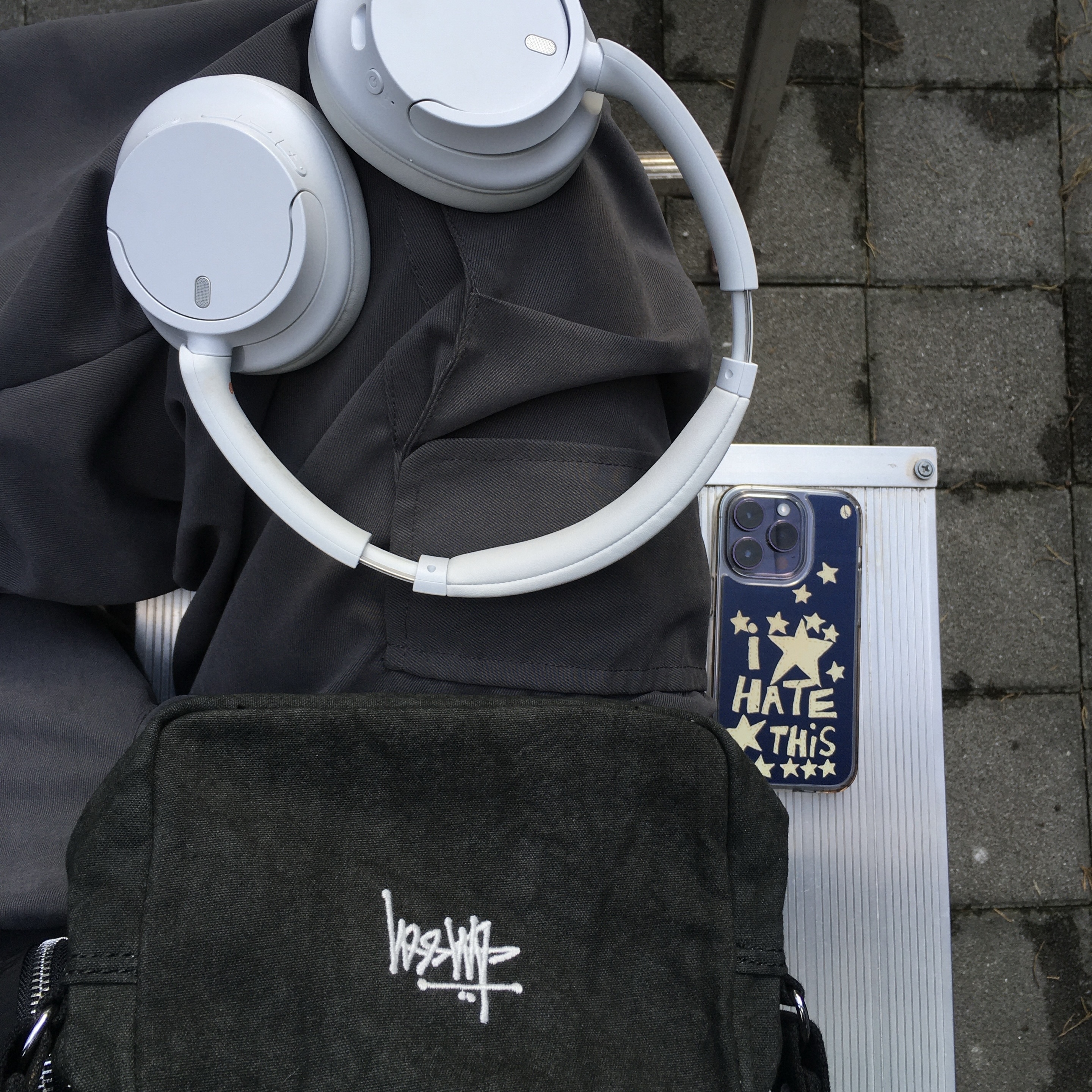 Stussy Canvas Side Pouch Washed Black 착용 스타일
