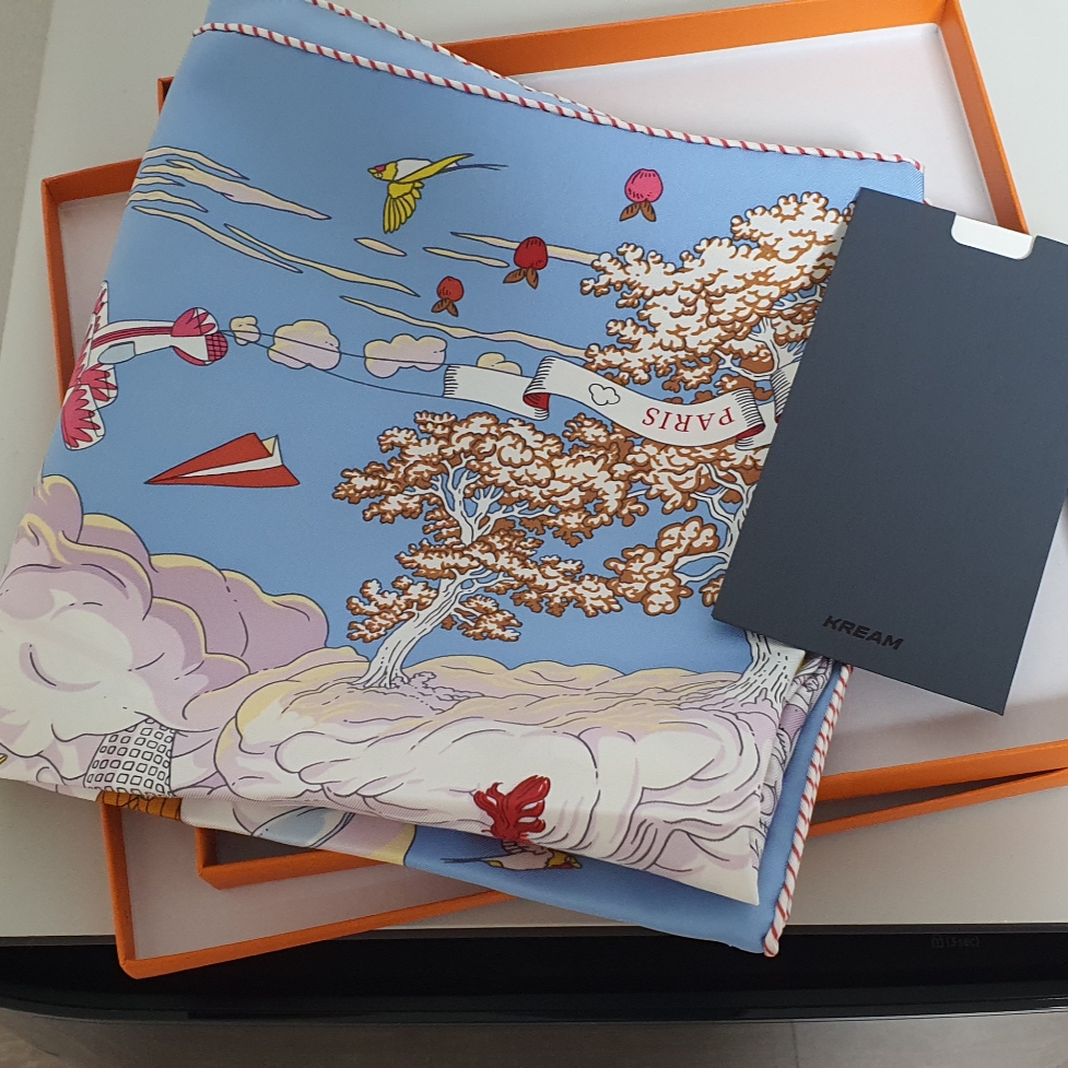 (W) Hermes Carres Sur Mon Nuage Scarf 90 Bleu Ciel Parme Jaune 착용 스타일