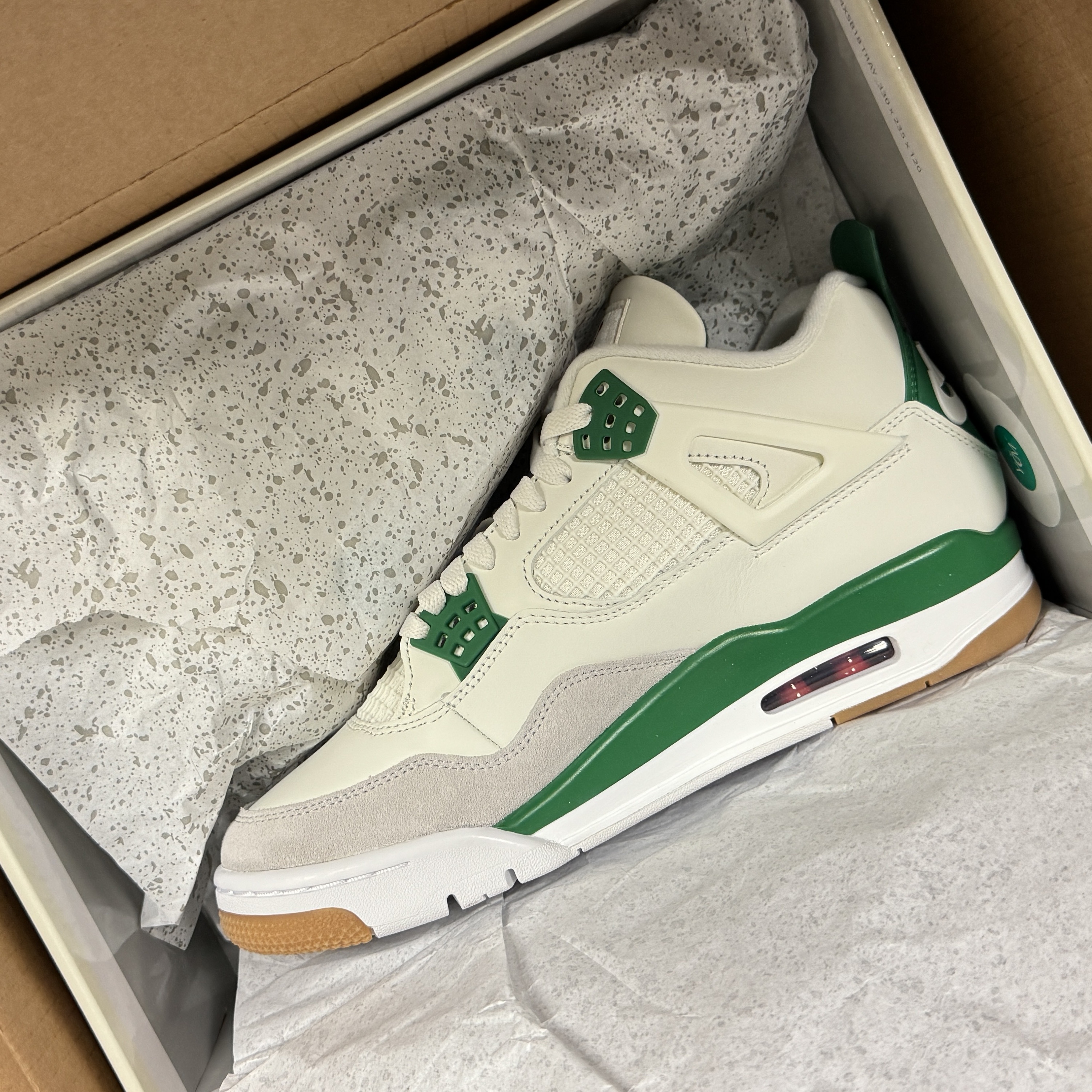 Jordan 4 x Nike SB Retro SP Pine Green 착용 스타일