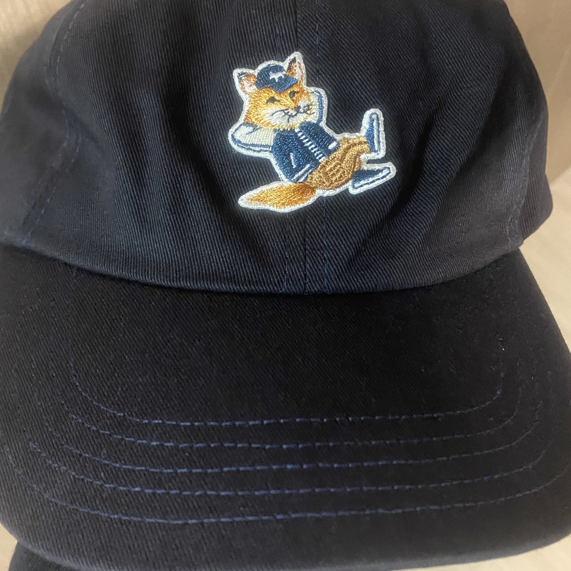 Maison Kitsune Dressed Fox 6P Cap Navy 착용 스타일
