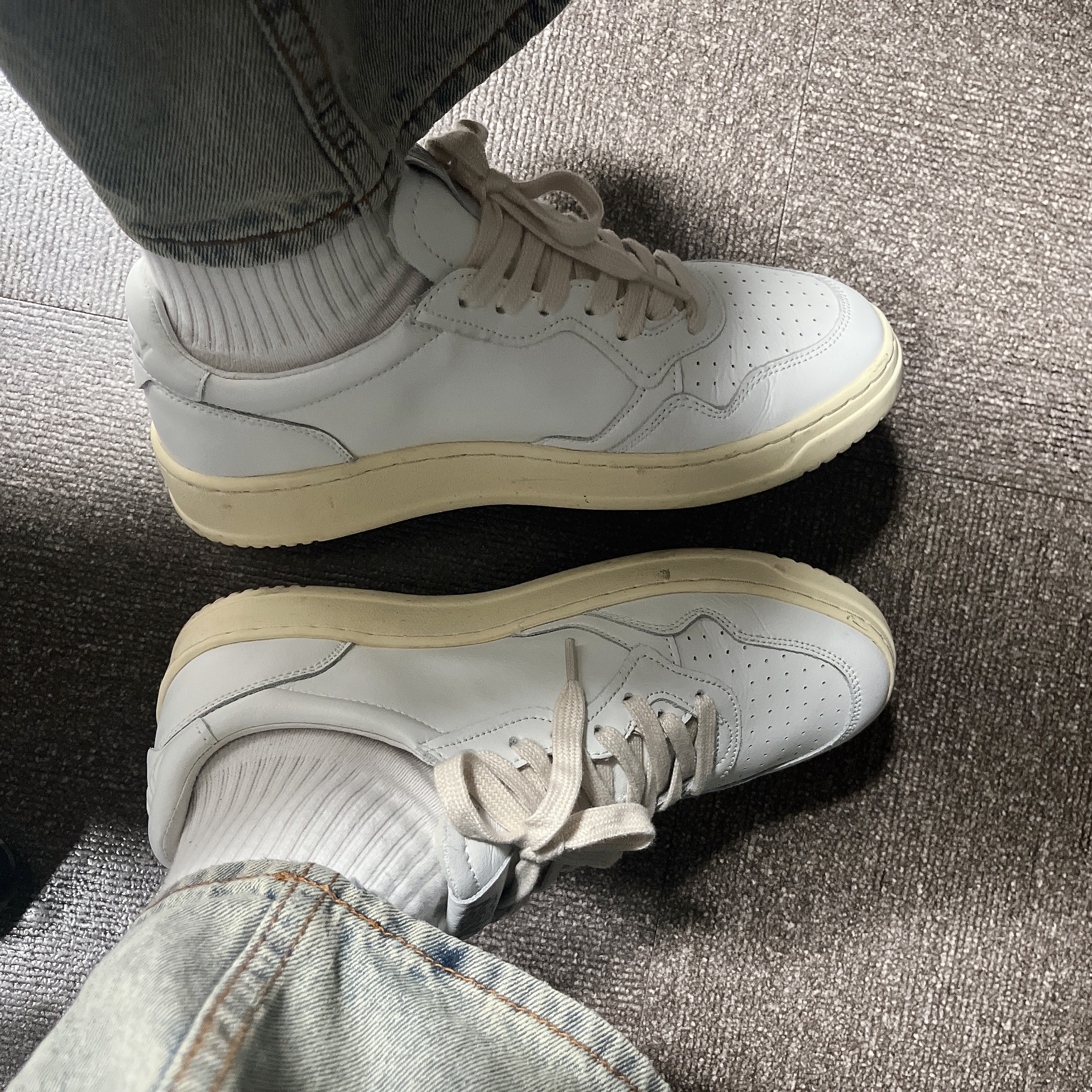 Autry Medalist Low Leather Sneakers White 착용 스타일