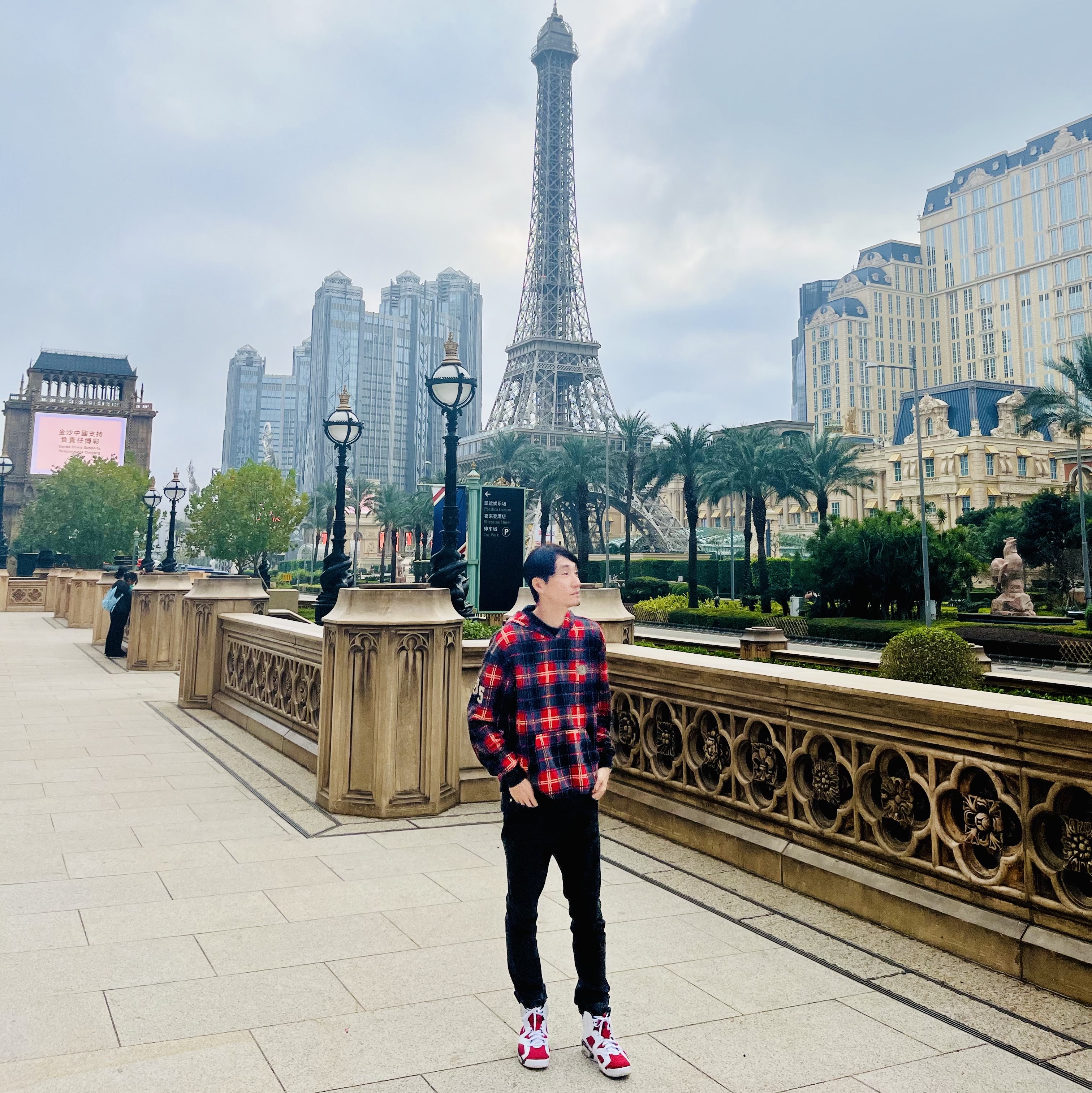 Jordan Essentials Holiday Hoodie Fire Red, Jordan 6 Retro Carmine 2021 착용 스타일