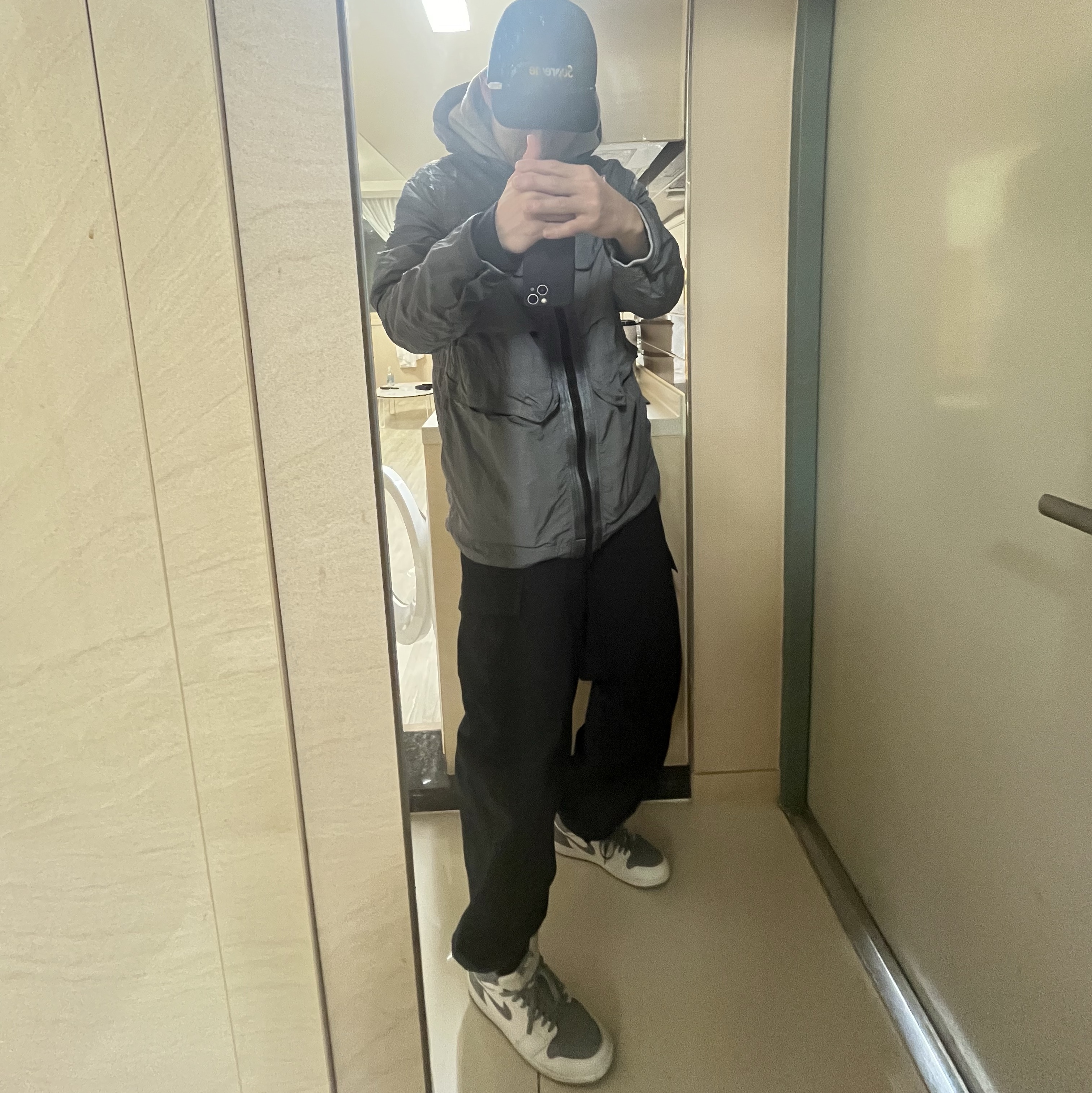 Nike Tech Pack High Density M65 Jacket Dark Grey - US/EU, Nike SB Kearny Skate Cargo Pants Black White - Asia 착용 스타일