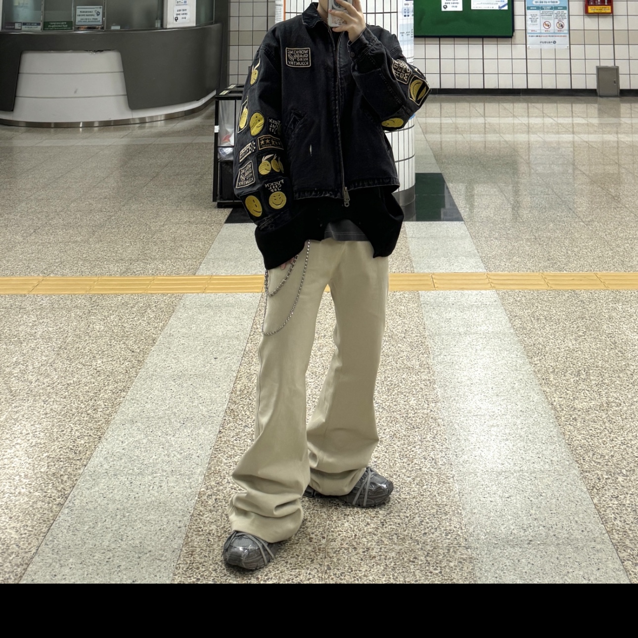 Kapital 14 oz. Black X Black Denim T-Back Drizzler Jacket Anarchy Rainbowy Remake Black, Nonnod Flared Pants Beige 착용 스타일 - 3