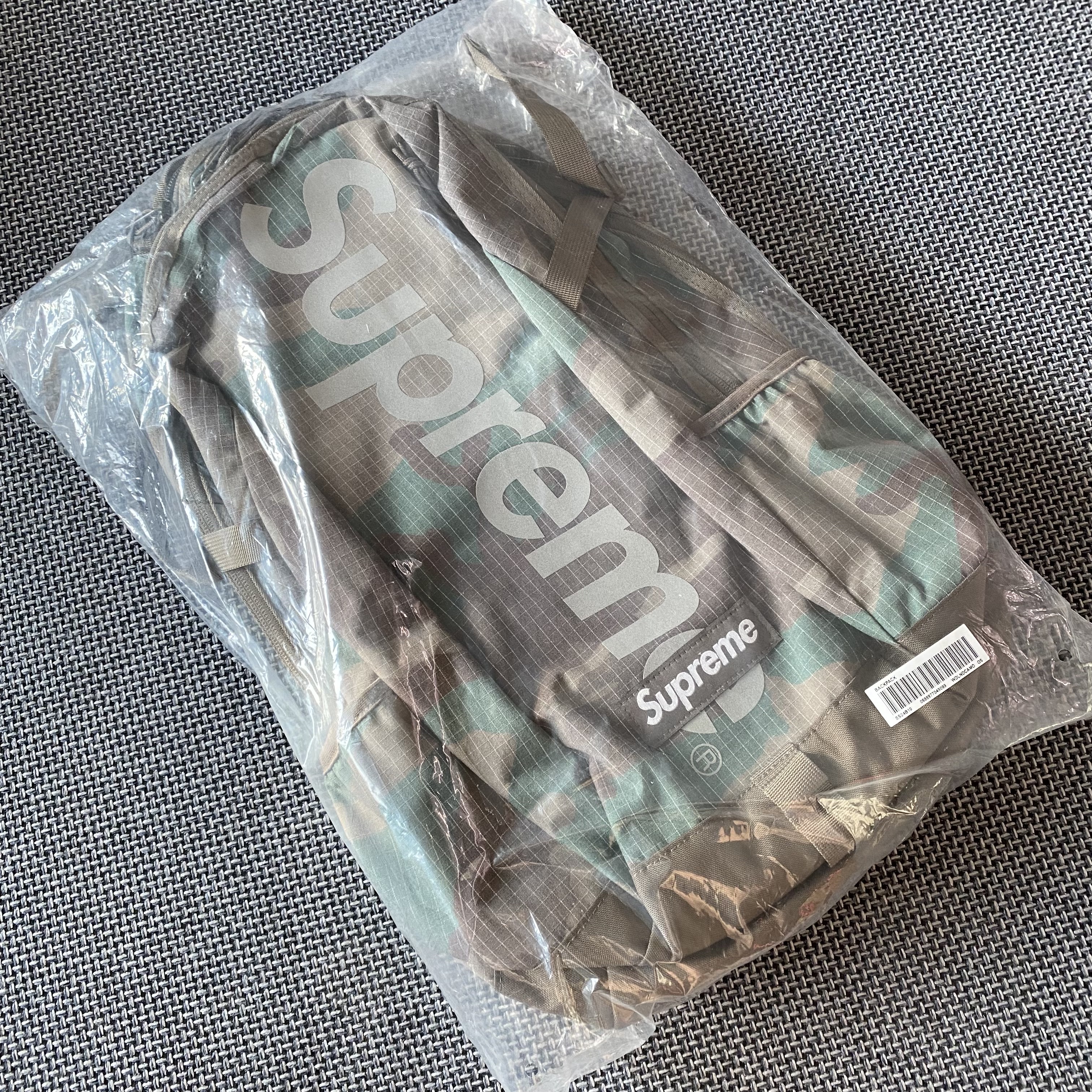 Supreme Backpack Woodland Camo - 24SS 착용 스타일 - 1
