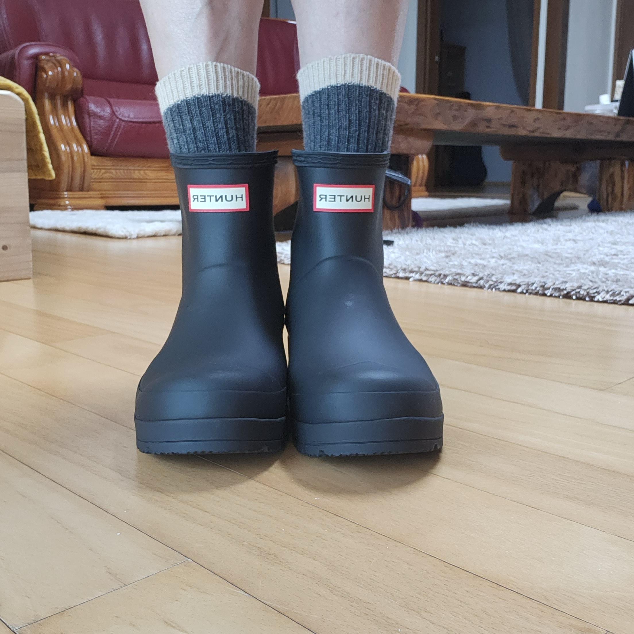 (W) Hunter Play Short Rain Boots Black 착용 스타일