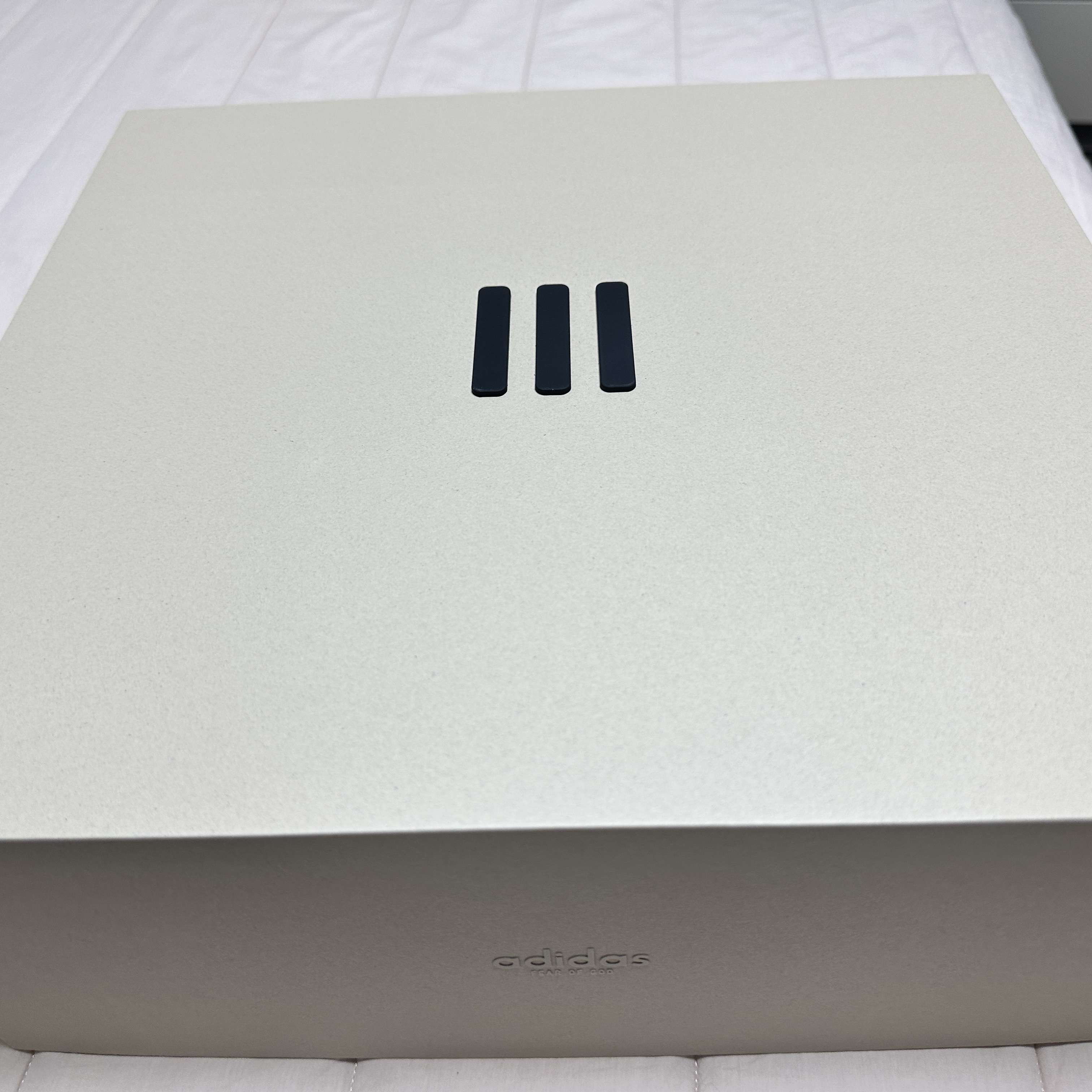 Adidas x Fear of God Athletics I Basketball Clay 착용 스타일 - 3