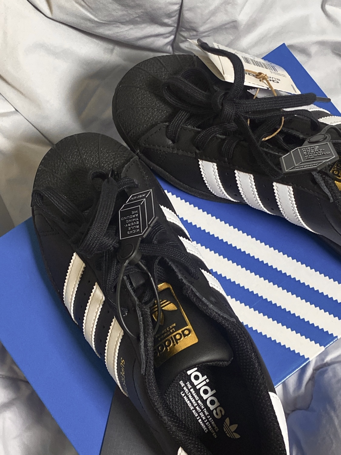 (J) Adidas Superstar Black White 착용 스타일