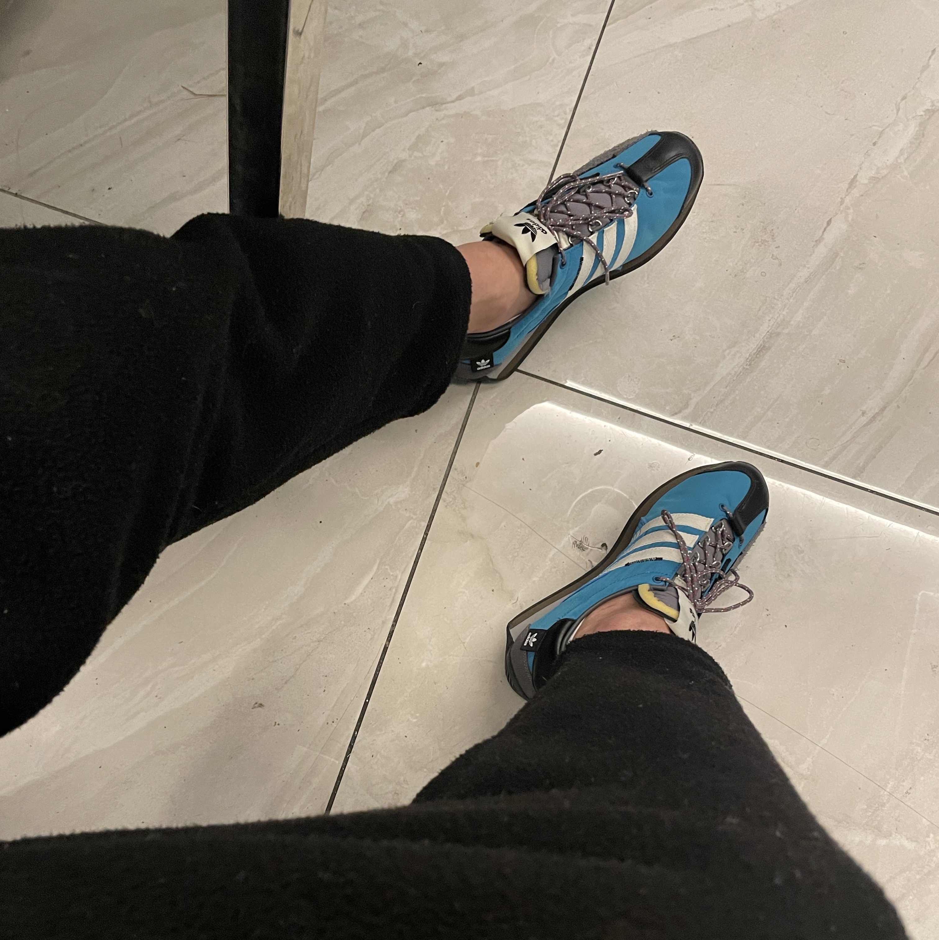 Adidas x Song for the Mute Country OG Active Teal Core Black 착용 스타일