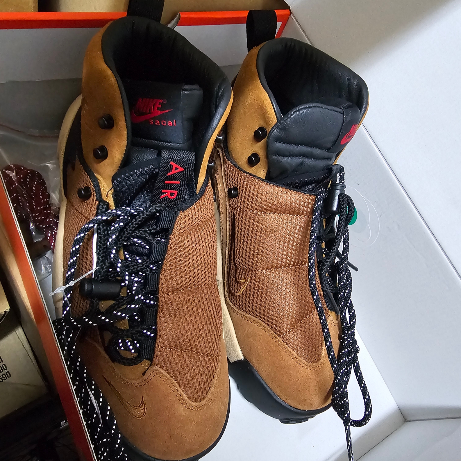 Nike x Sacai Magmascape SP Pecan 착용 스타일