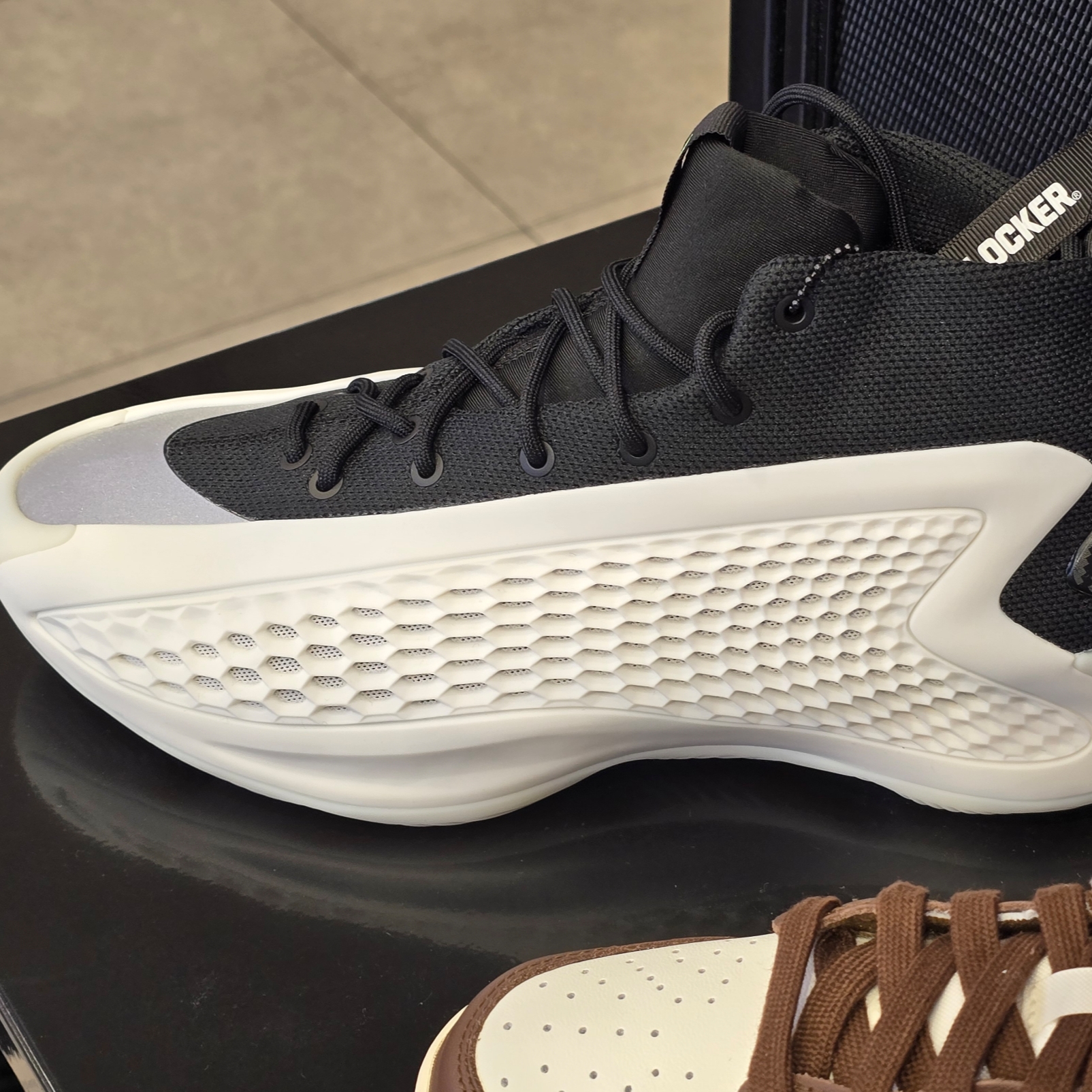 Adidas A.E. 1 Cloud White Core Black 착용 스타일