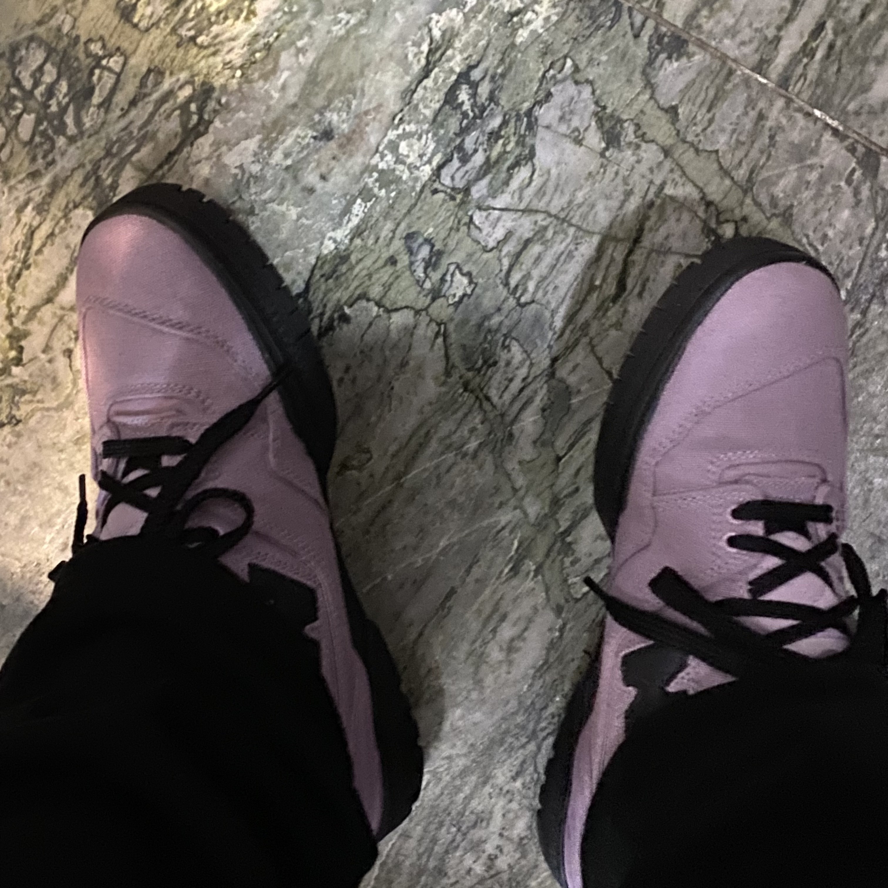 New Balance x Thisisneverthat 550 Lavender Black 착용 스타일 - 5
