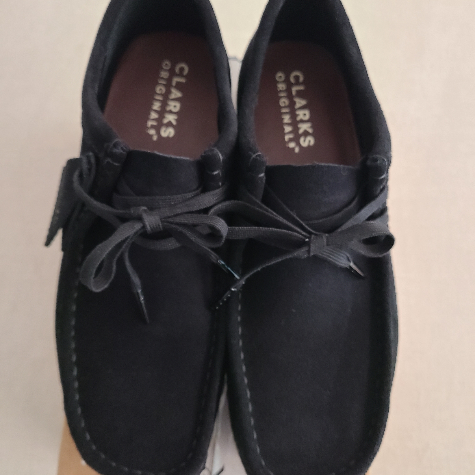 Clarks Wallabee Black Suede 착용 스타일 - 2