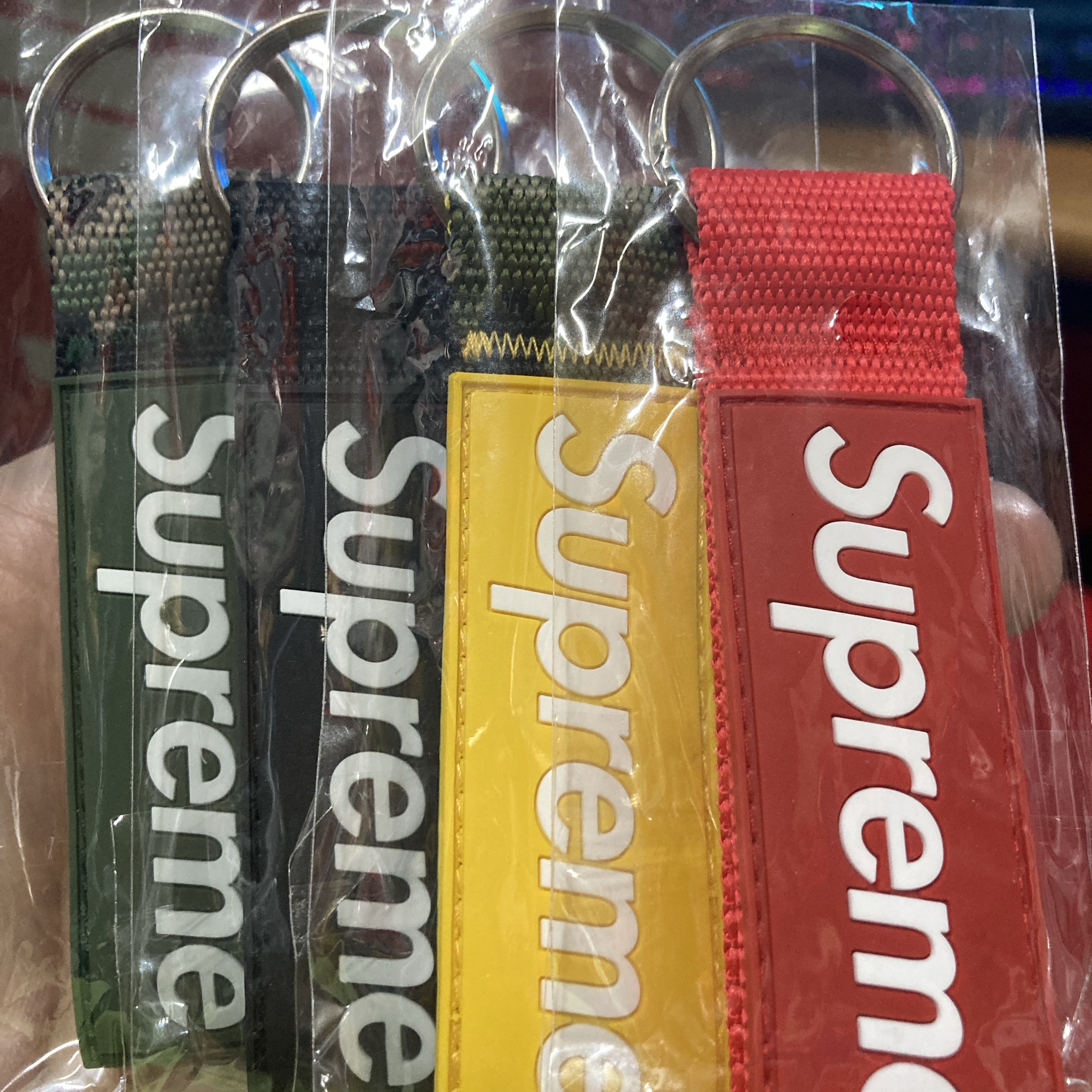 Supreme Webbing Keychain Yellow Camo - 23SS, Supreme Webbing Keychain Green Camo - 23SS 착용 스타일