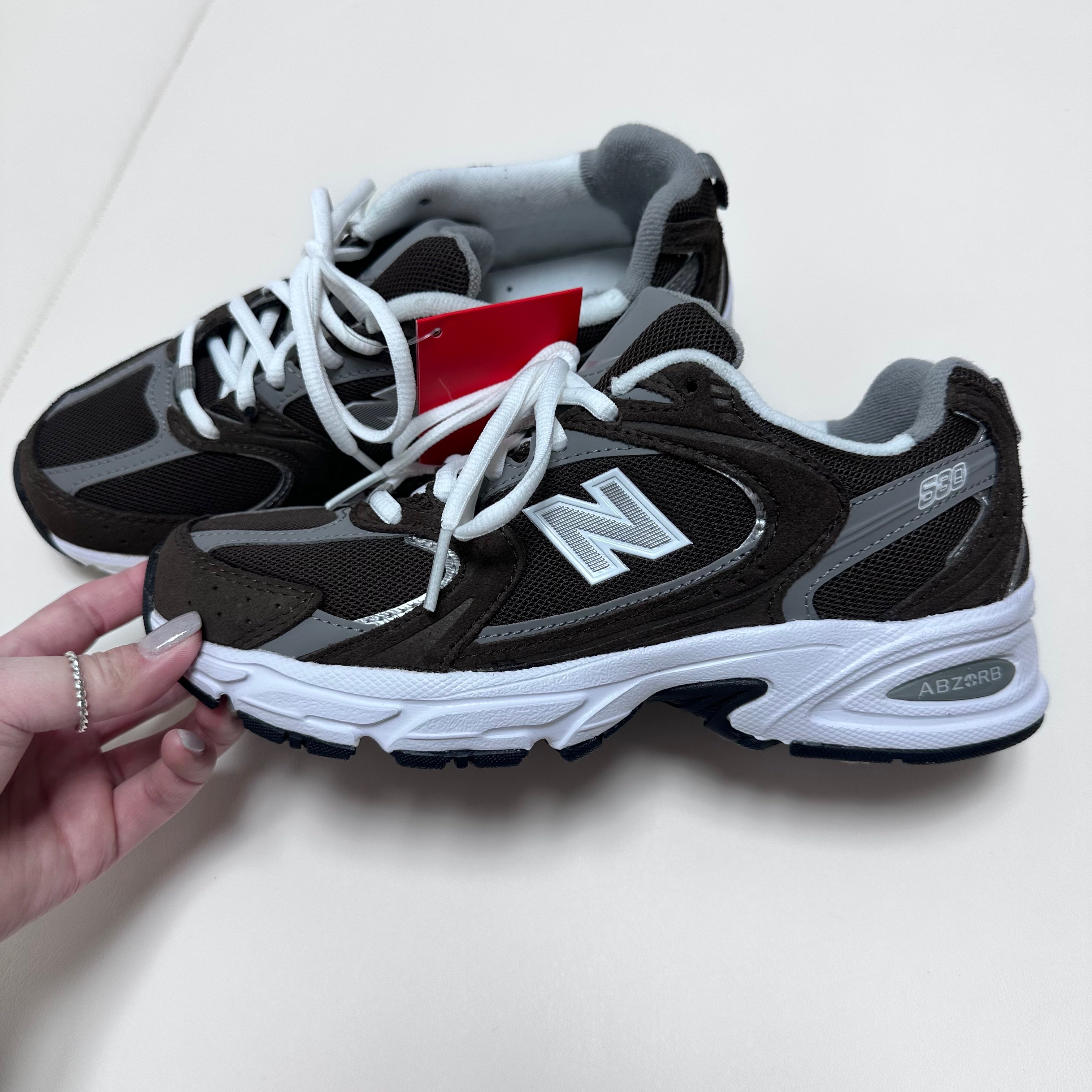 New Balance 530 Rich Earth 착용 스타일 - 1