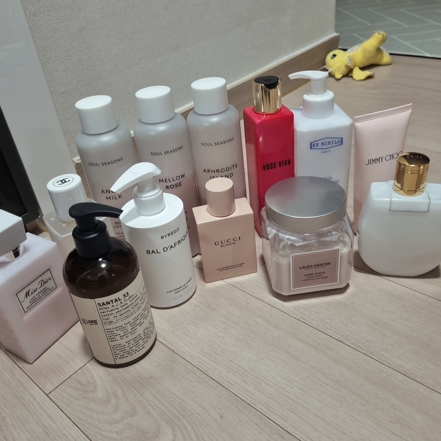 Le Labo Santal 33 Perfuming Body Lotion 237ml, Byredo Bal d'Afrique Body Lotion 225ml 착용 스타일