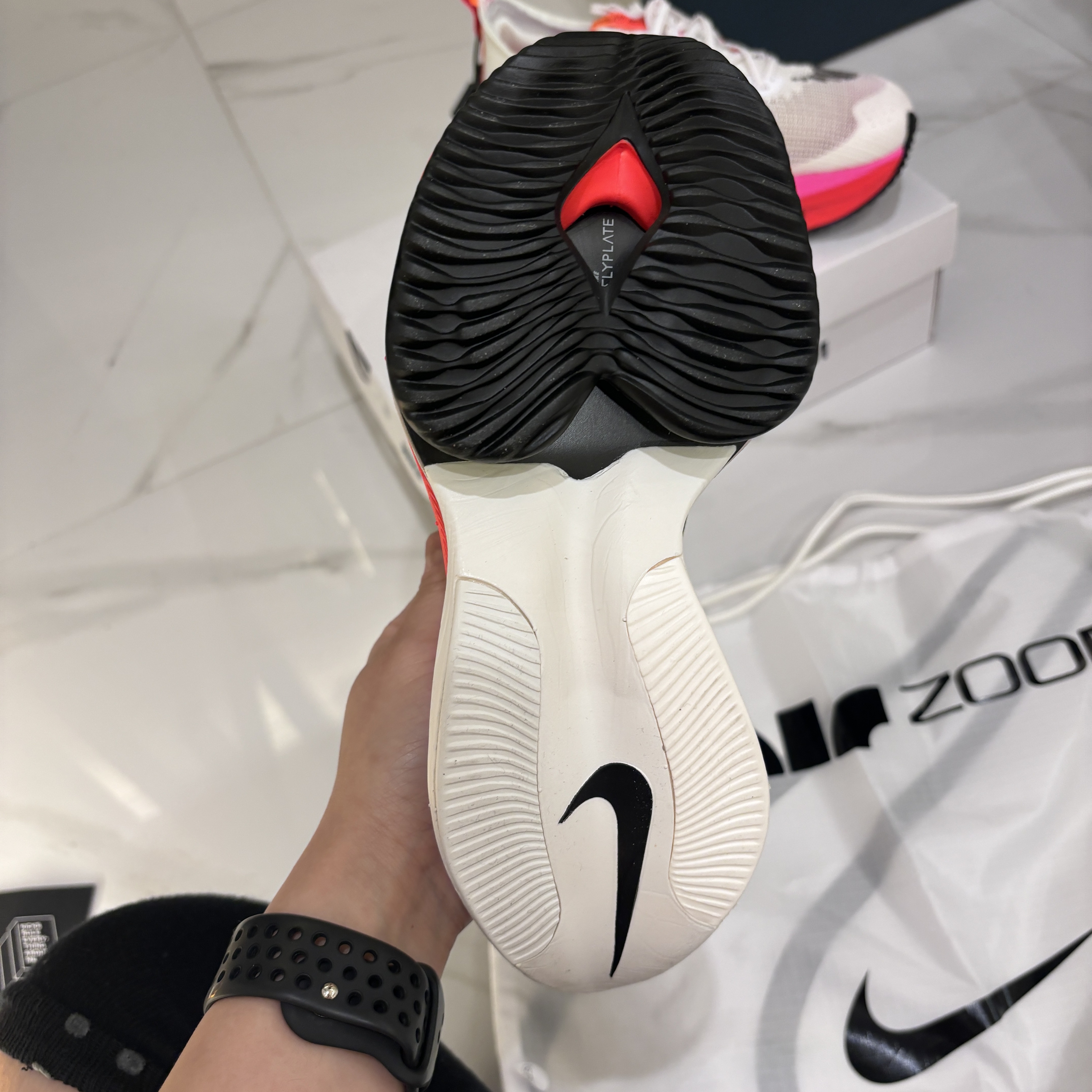 (W) Nike Air Zoom Alphafly Next% Flyknit Rawdacious 착용 스타일 - 3