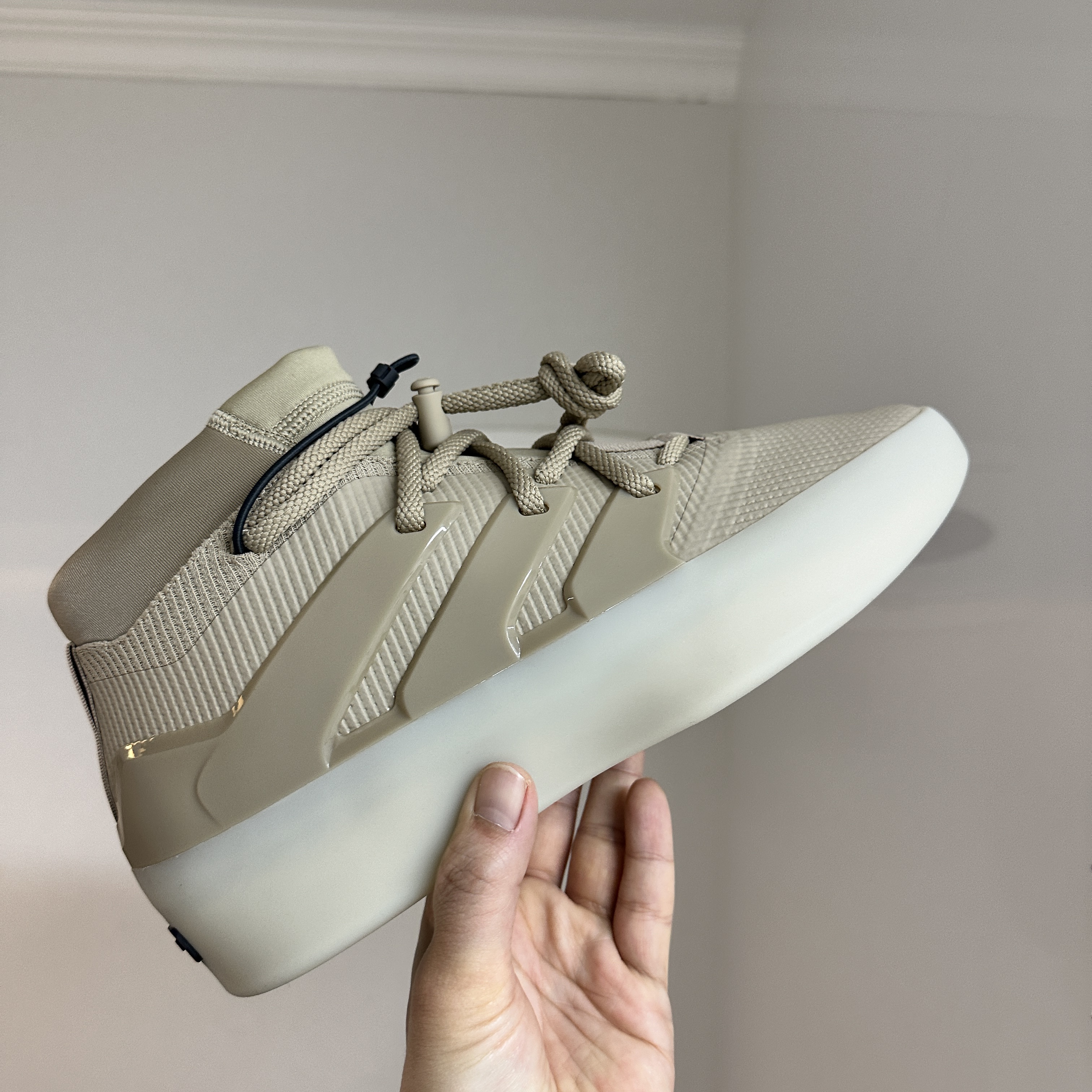 Adidas x Fear of God Athletics I Basketball Clay 착용 스타일 - 1