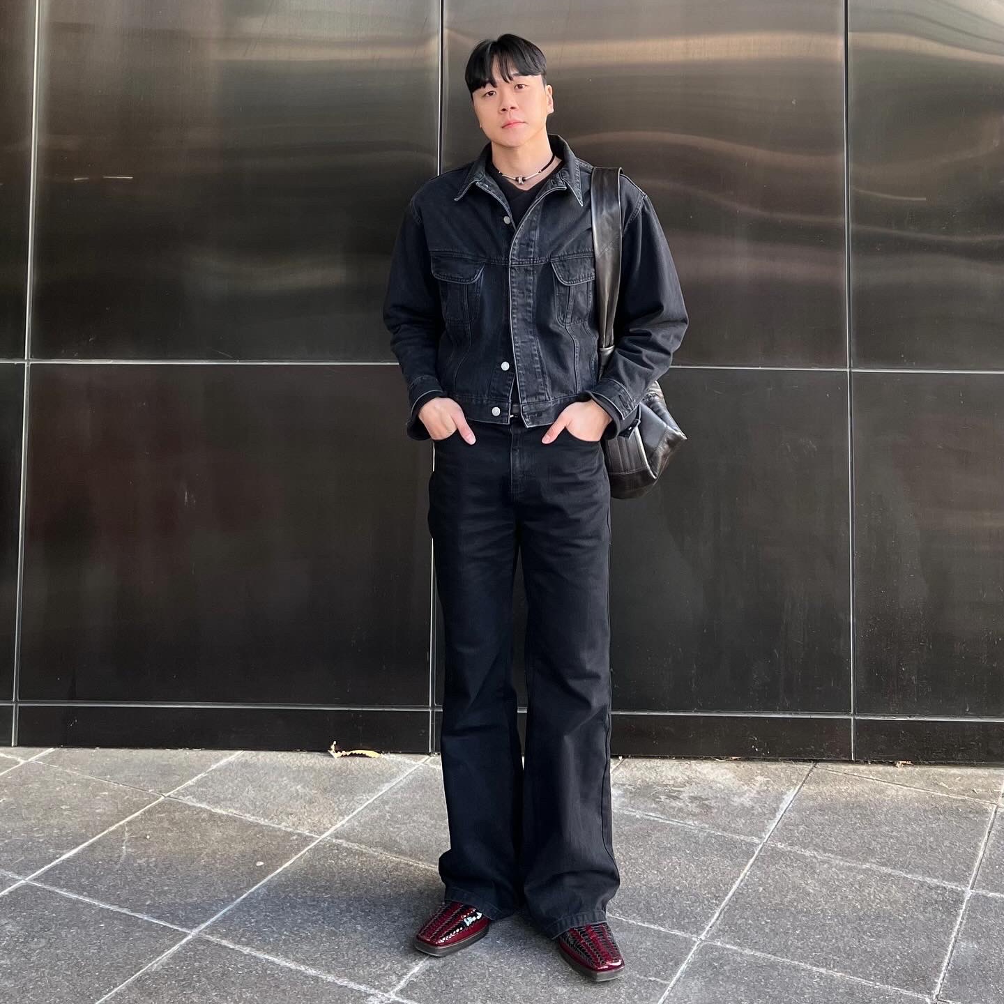 Nike x Martine Rose Shox MR4 Black, Lemaire Large Croissant Bag Soft Nappa Leather Dark Chocolate 착용 스타일 - 1