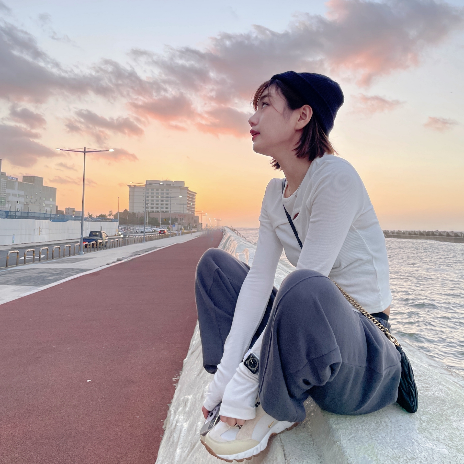 Nike x Jacquemus Air Humara LX Light Bone and Gold 착용 스타일 - 2
