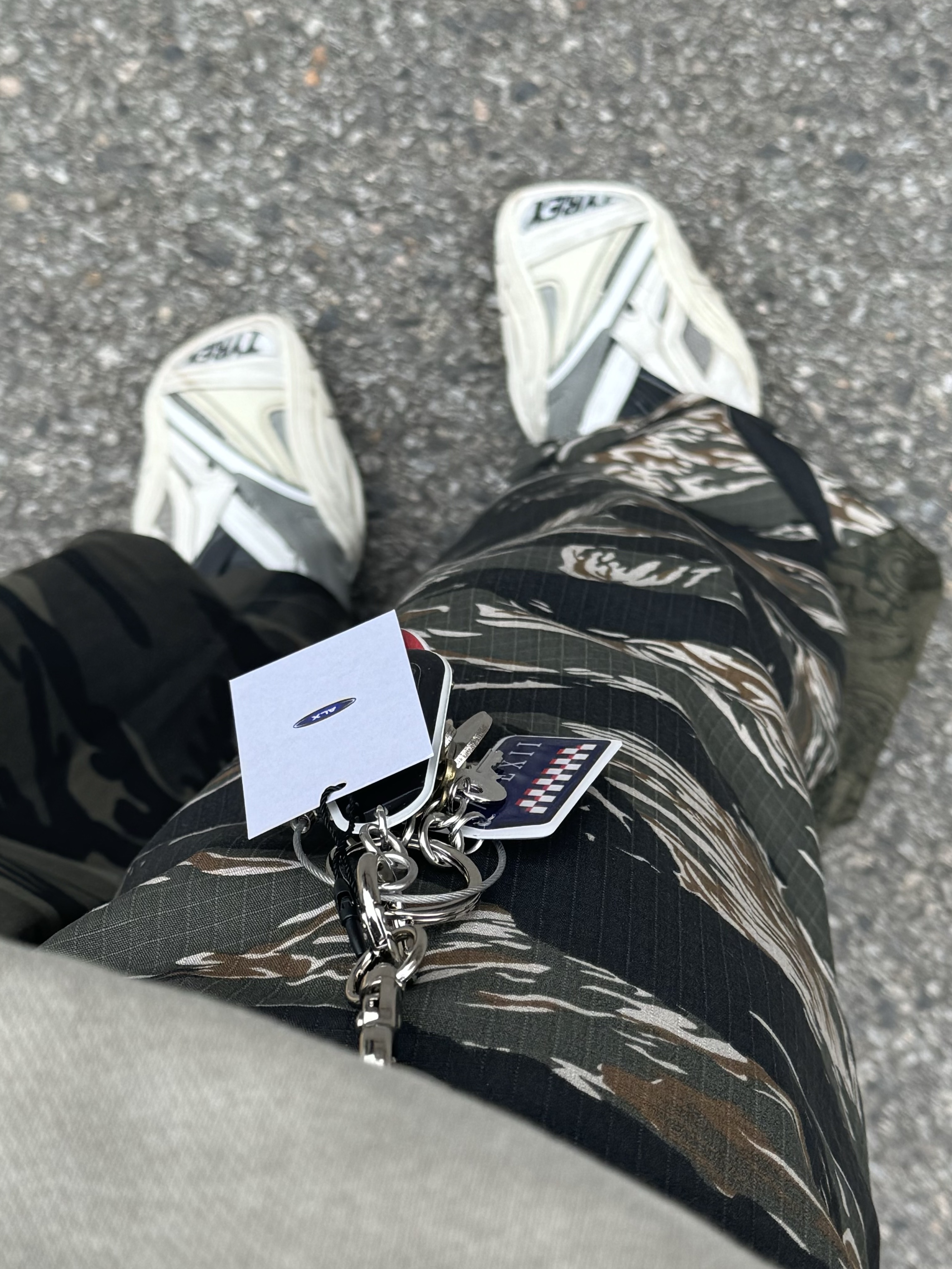 Balenciaga Tyrex Sneakers Black White 착용 스타일 - 5