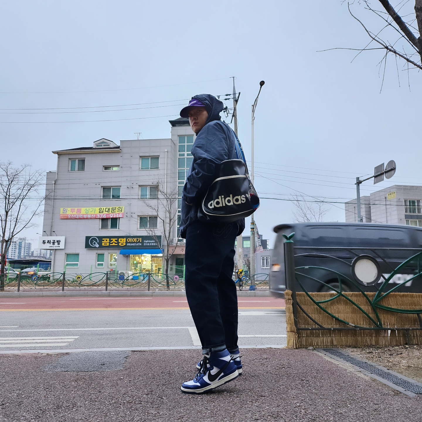 Stussy Wave Dye Beach Shell Jacket Navy, Supreme Webbing Keychain Red - 23SS 착용 스타일 - 2