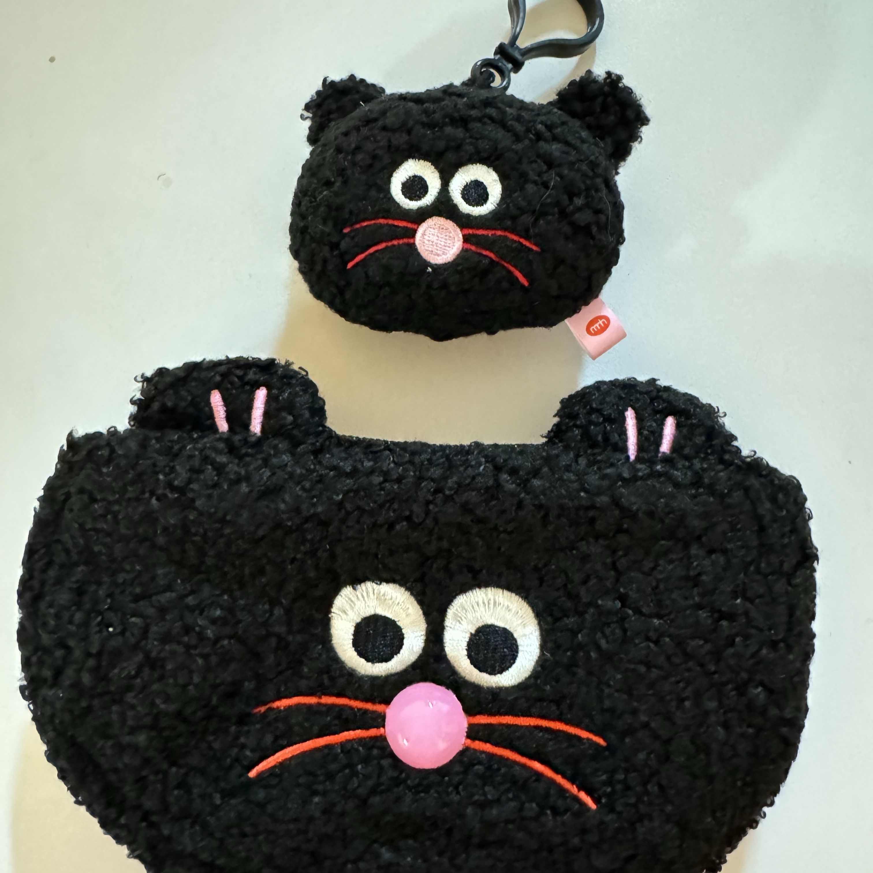 Monamhee Pouch Black 착용 스타일