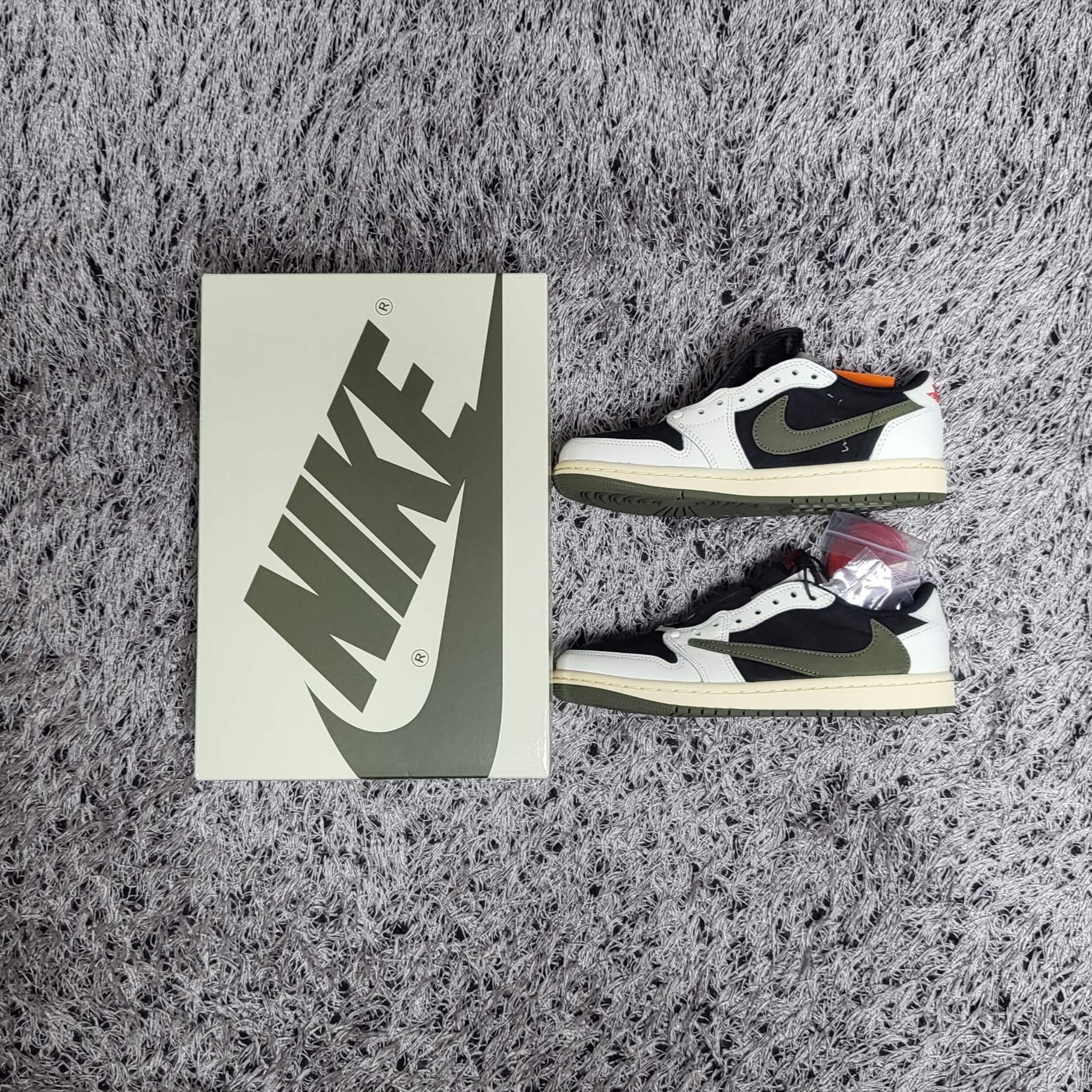 (W) Jordan 1 x Travis Scott Retro Low OG SP Medium Olive 착용 스타일