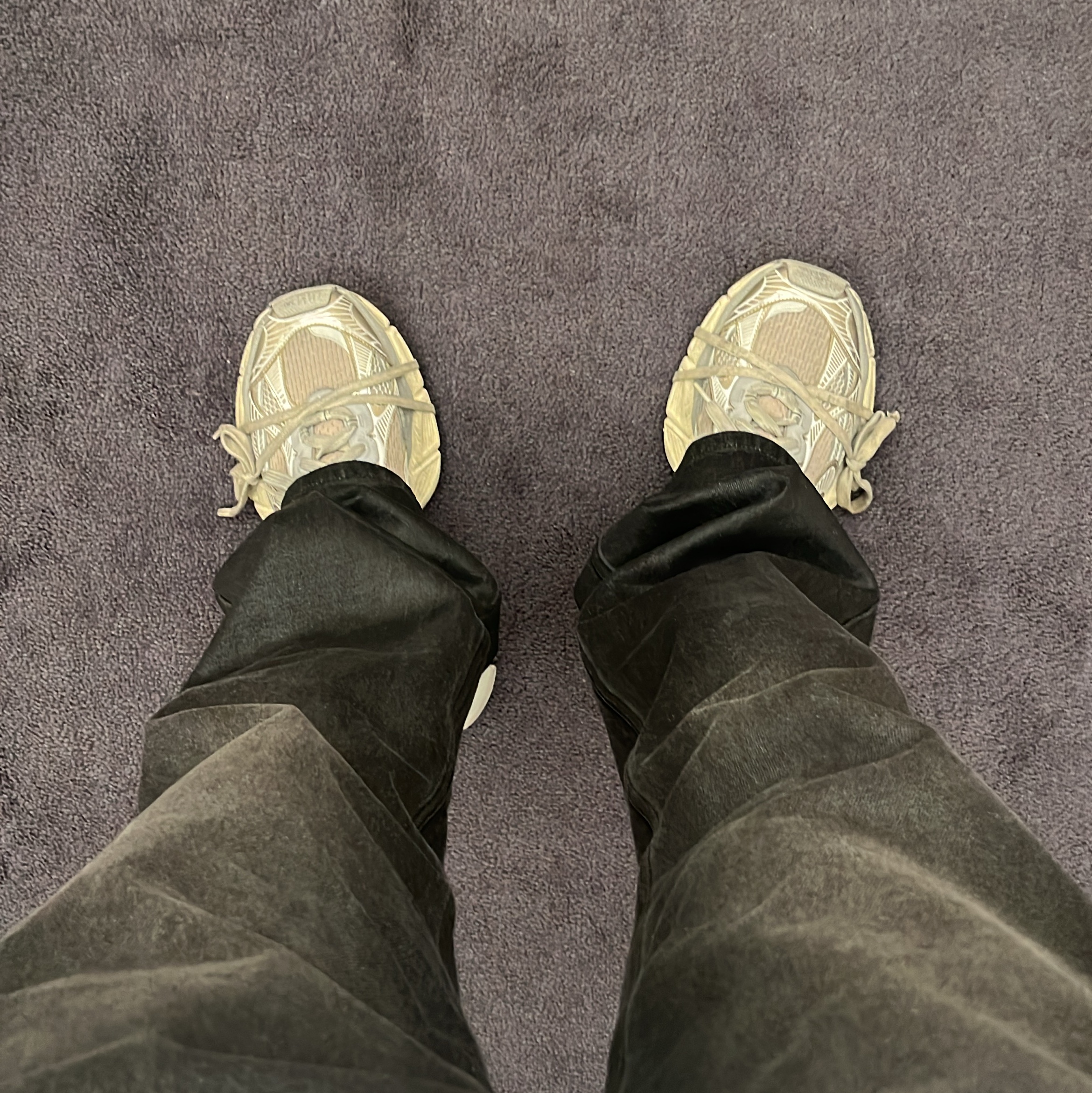 Balenciaga 3XL Sneakers Light Beige 착용 스타일