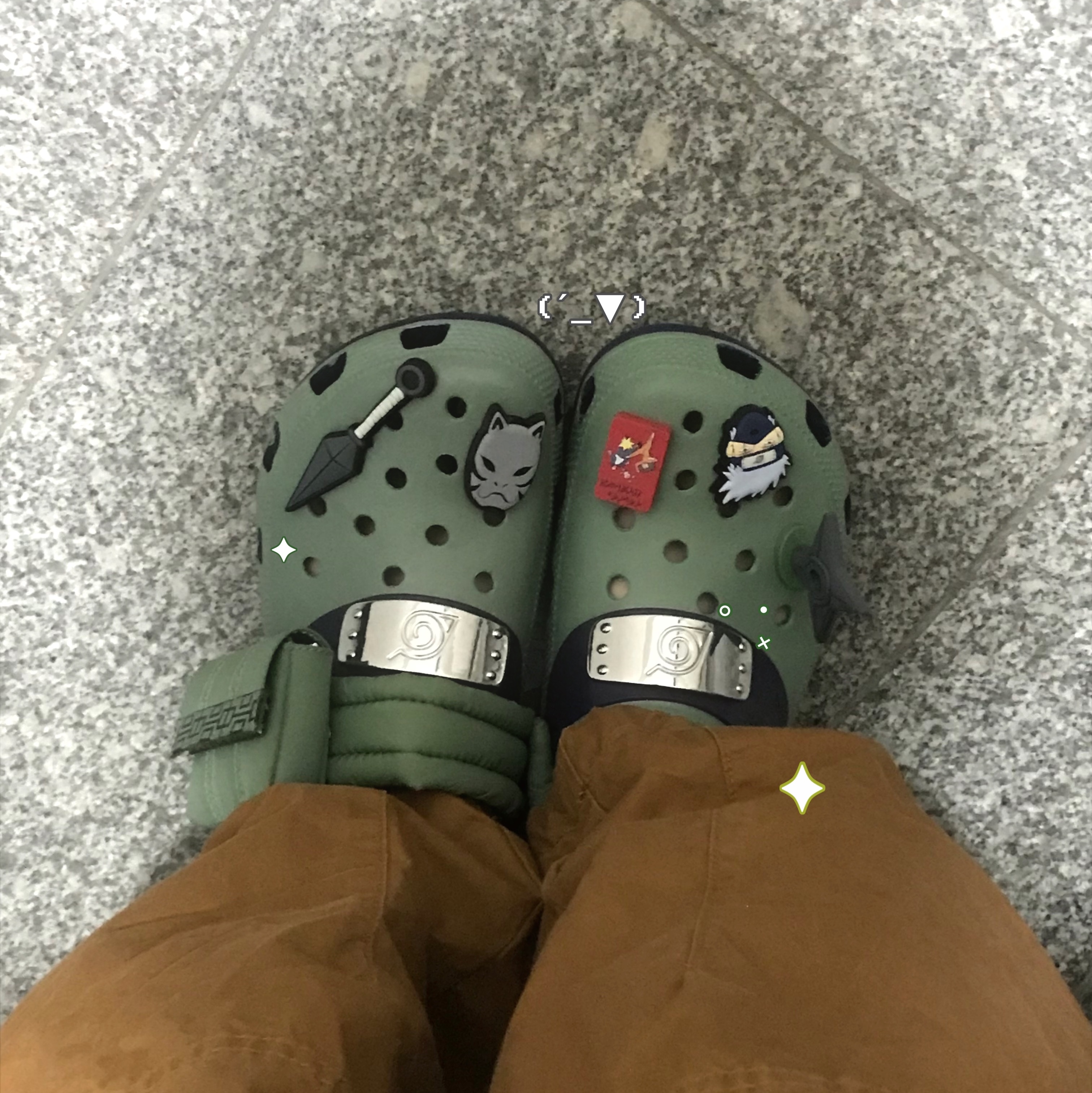Crocs x Naruto Classic Clog Kakashi 착용 스타일 - 1