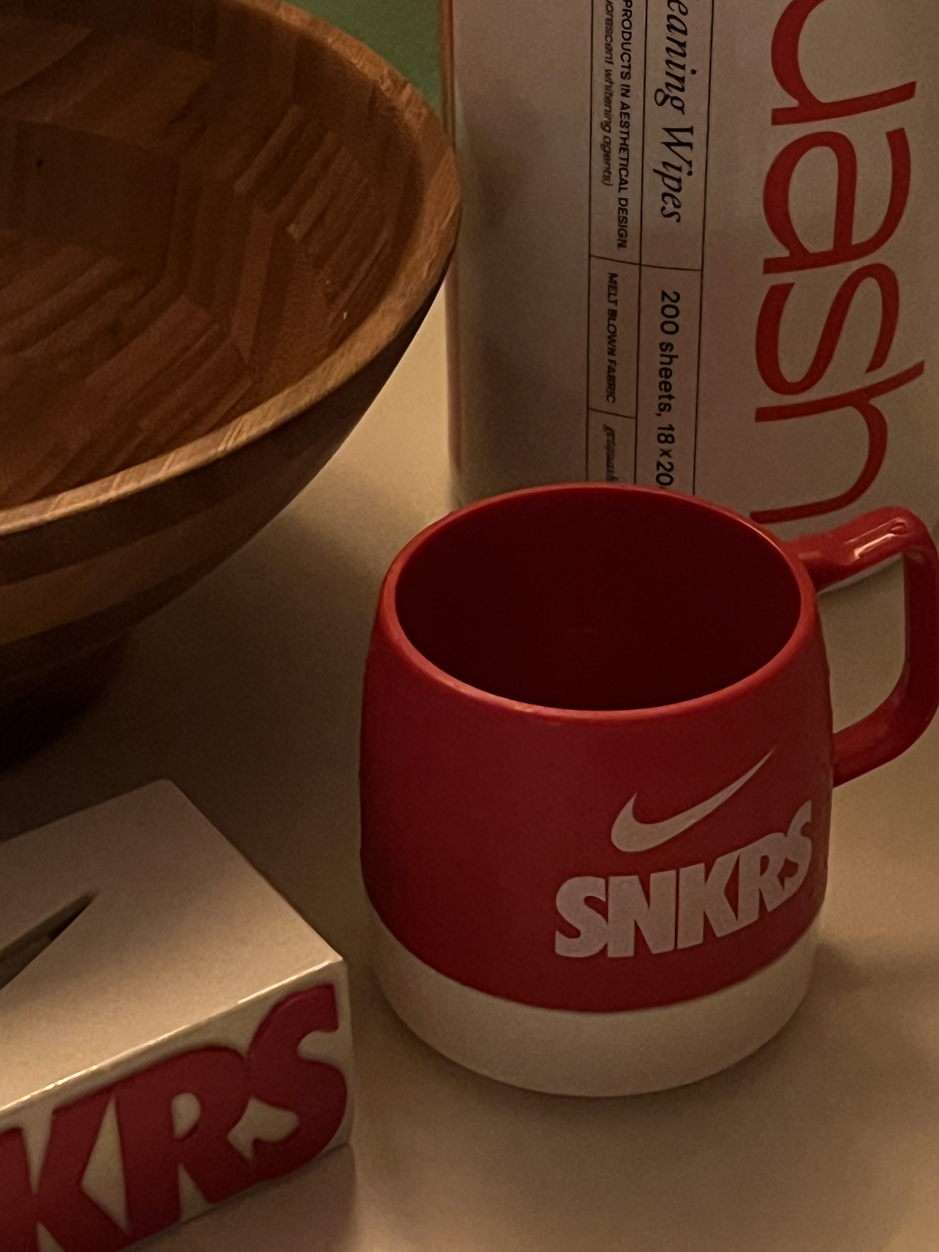 Helinox x Nike SNKRS Lounge Souvenir Dinex Mug Red White 착용 스타일