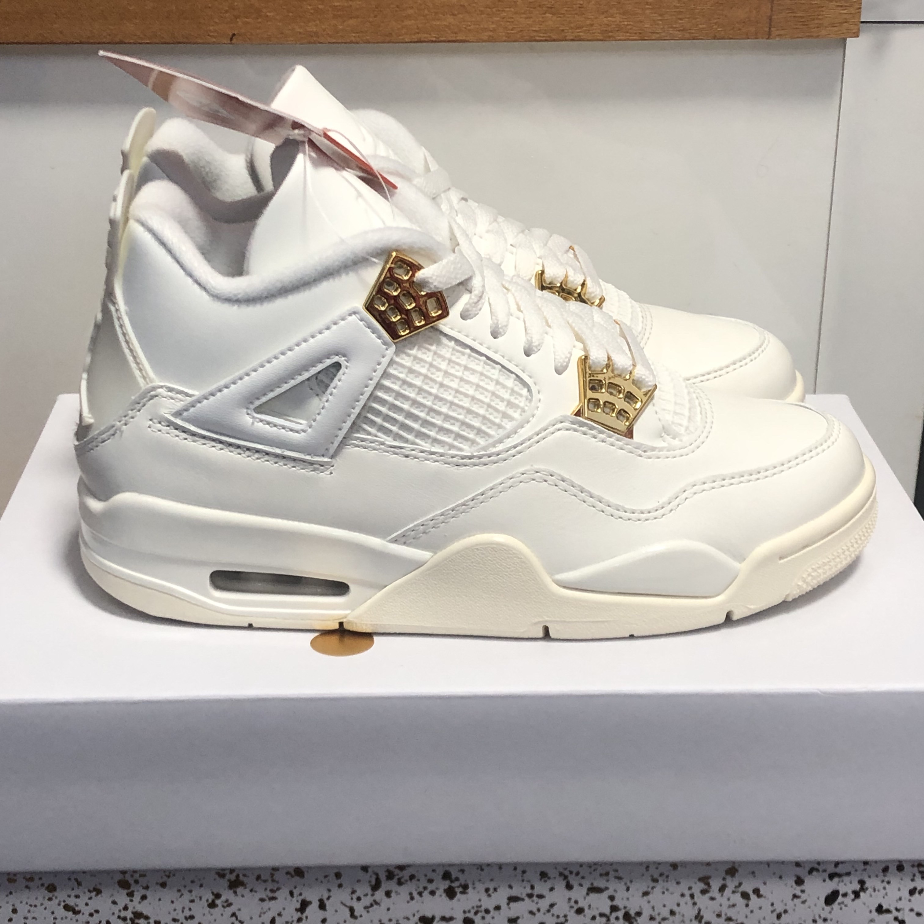 (W) Jordan 4 Retro Metallic Gold 착용 스타일