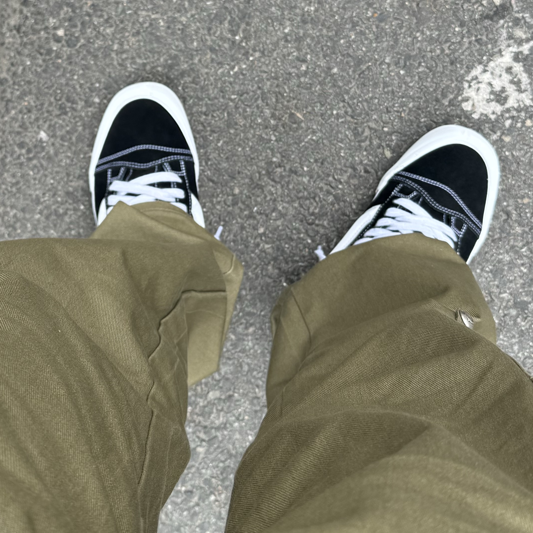 Thug Club Thug Pants (2) Black, Vans Knu-Skool Black True White 착용 스타일