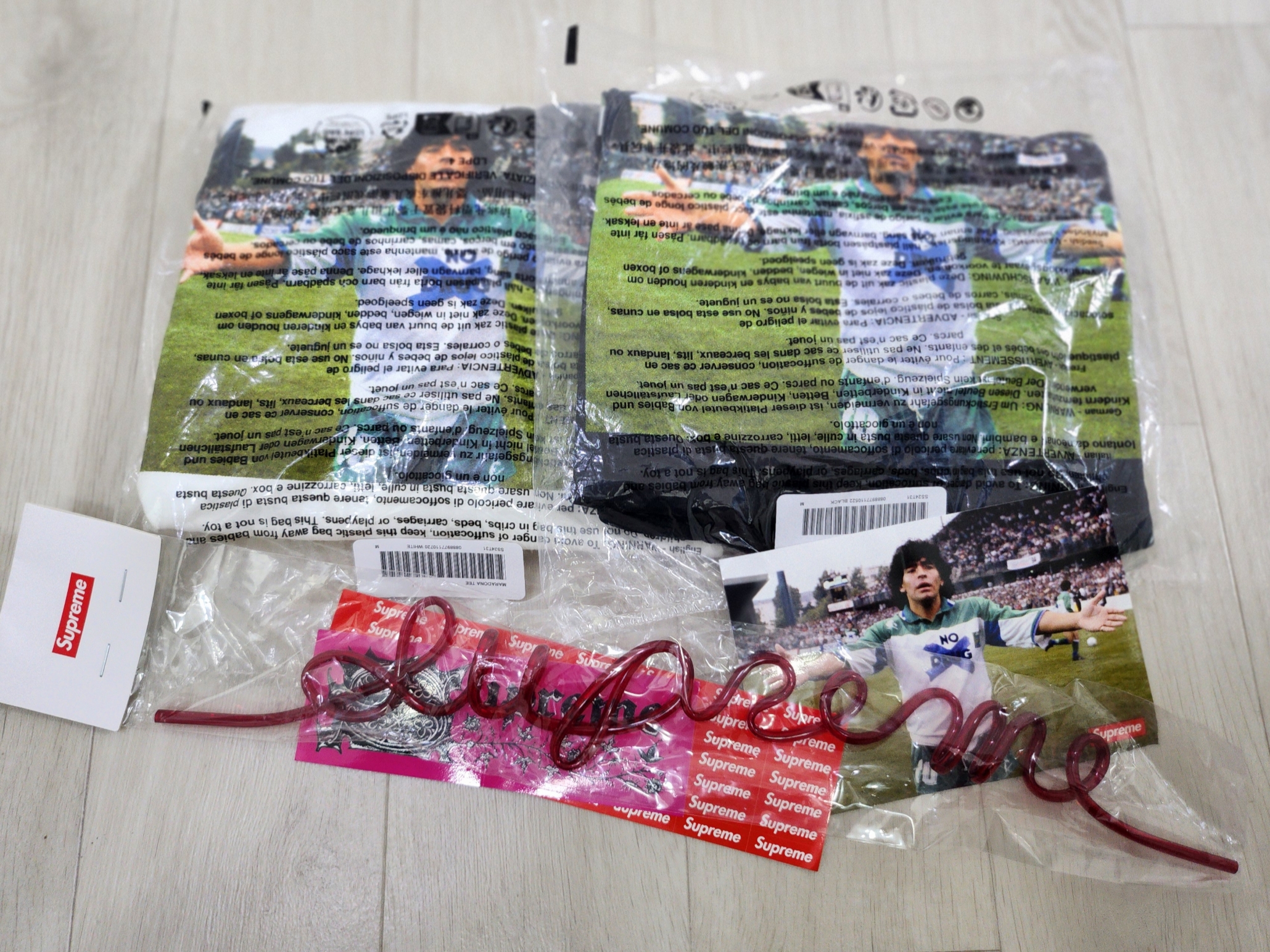 Supreme Maradona T-Shirt Black - 24SS, Supreme Maradona T-Shirt White - 24SS 착용 스타일