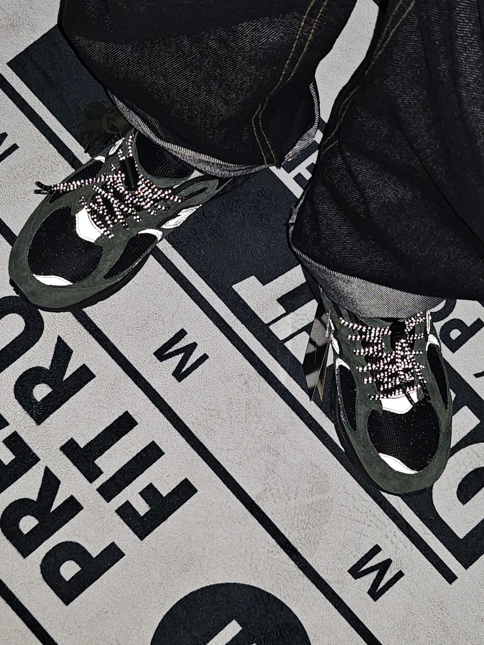 New Balance x JJJJound 2002R Gore-Tex Pine 착용 스타일 - 3