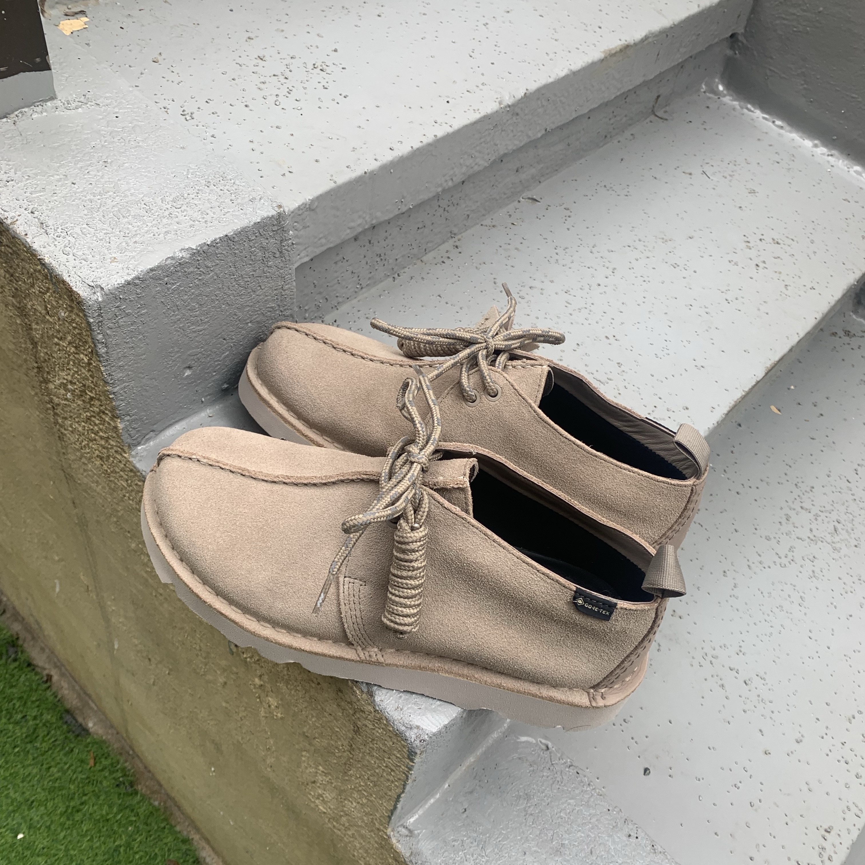 Clarks Desert Trek GTX Suede Sand 착용 스타일