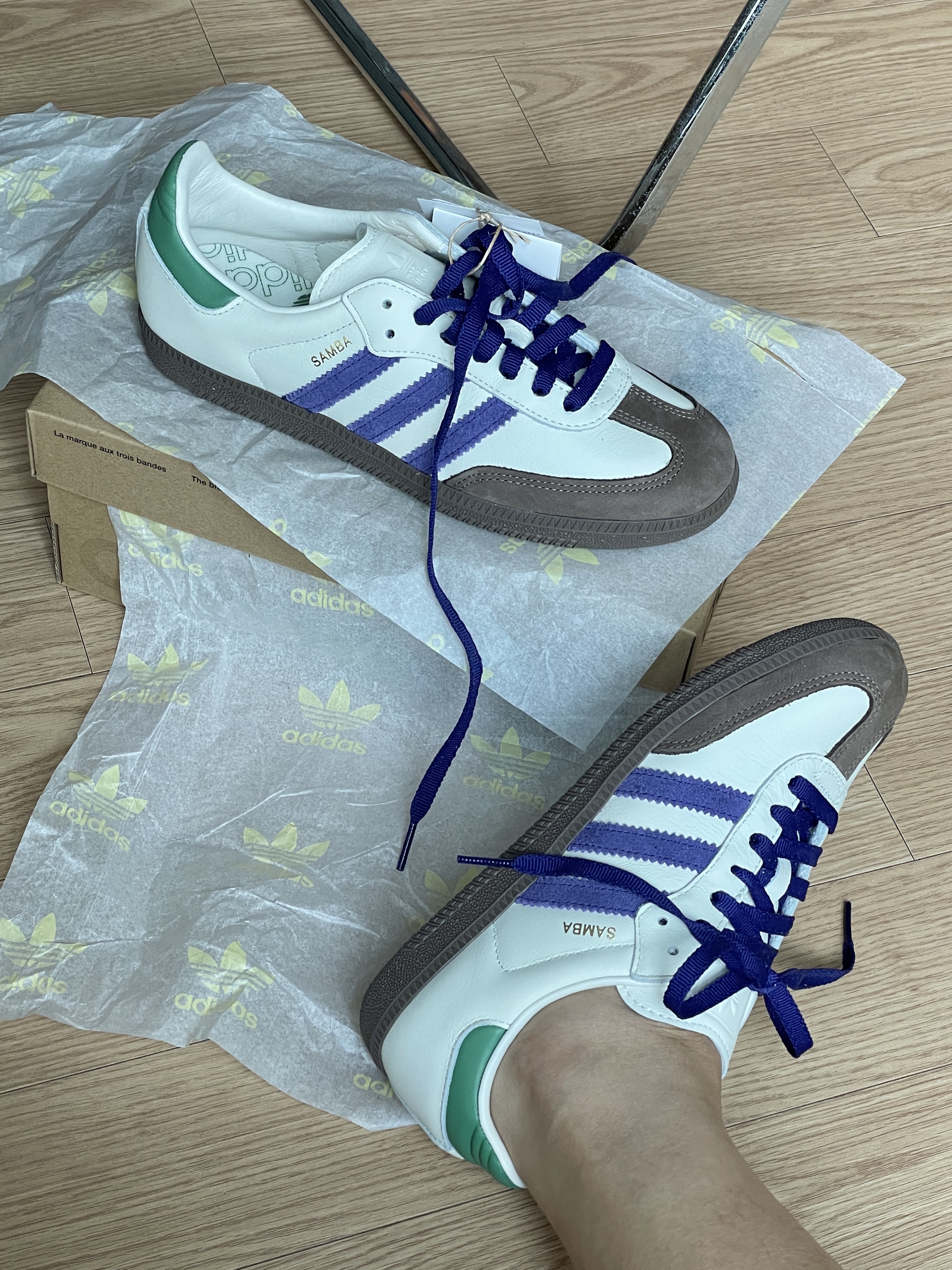 (W) Adidas Samba OG Off White Collegiate Purple 착용 스타일 - 3