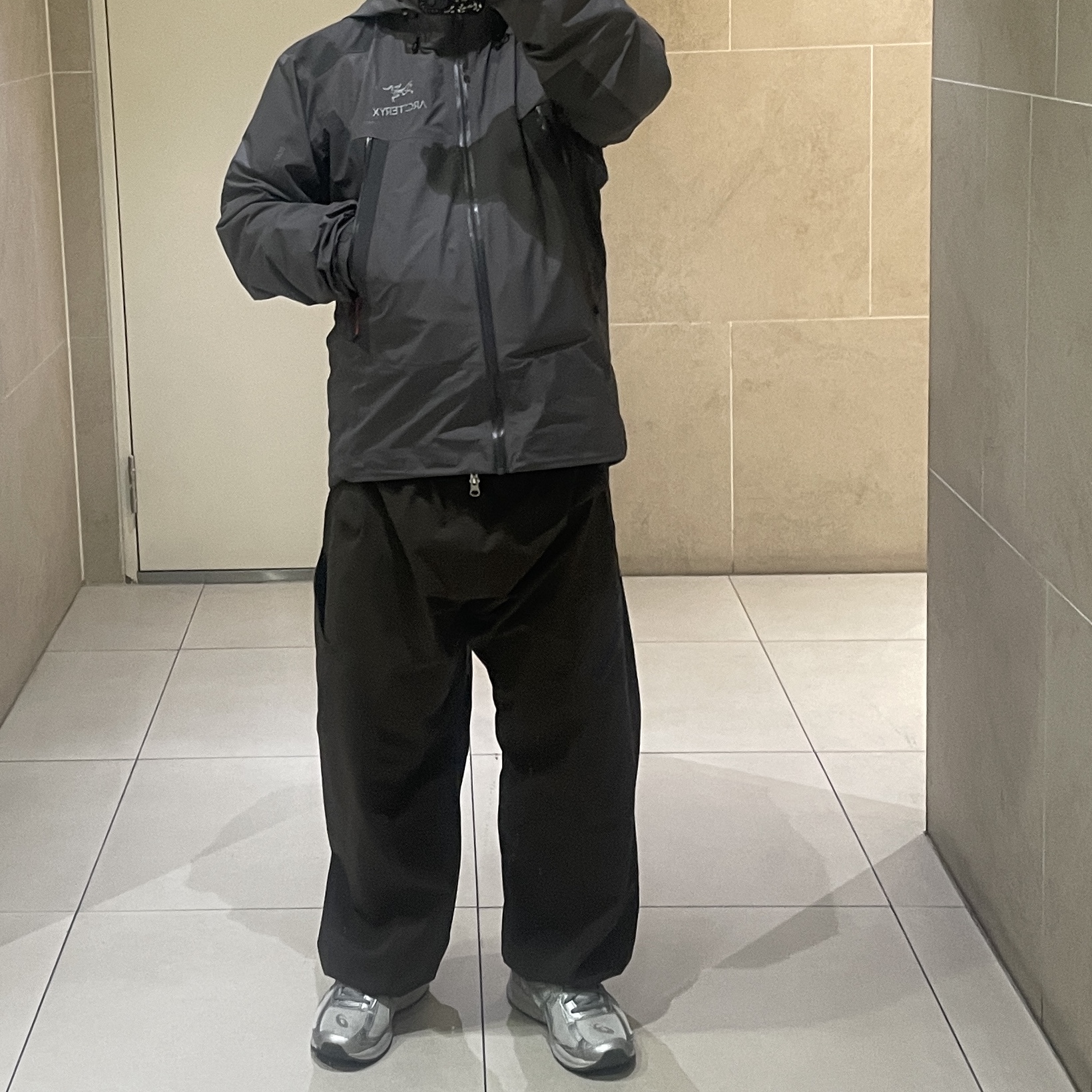 Sansan Gear Welding Pants Brown - 23SS, Asics Jog 100 S SMU Glacier Grey Pure Silver - 2E Wide 착용 스타일