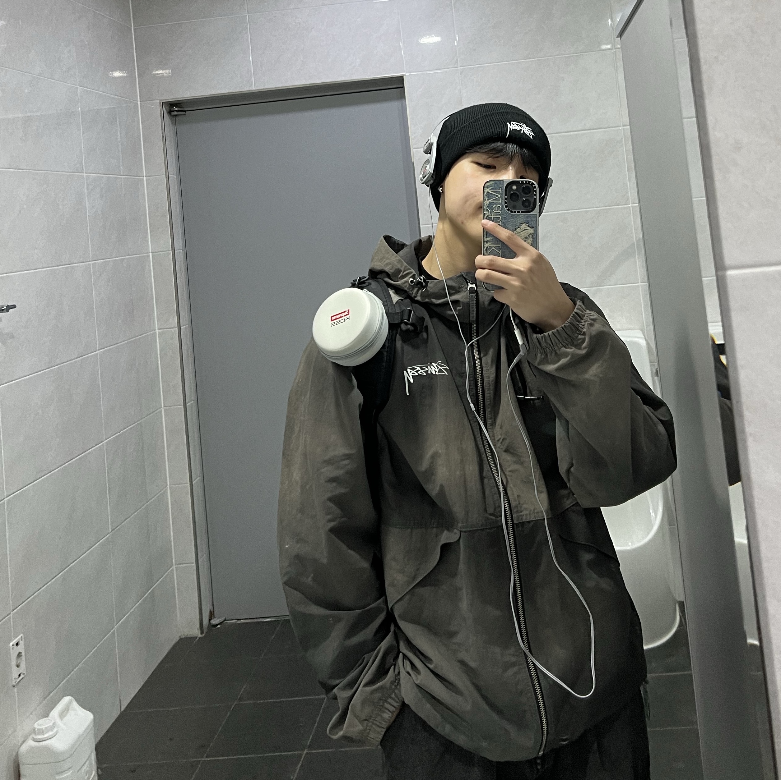 Supreme x Koss Portapro Headphones Silver - 23FW, Stussy Wave Dye Beach Shell Jacket Black 착용 스타일