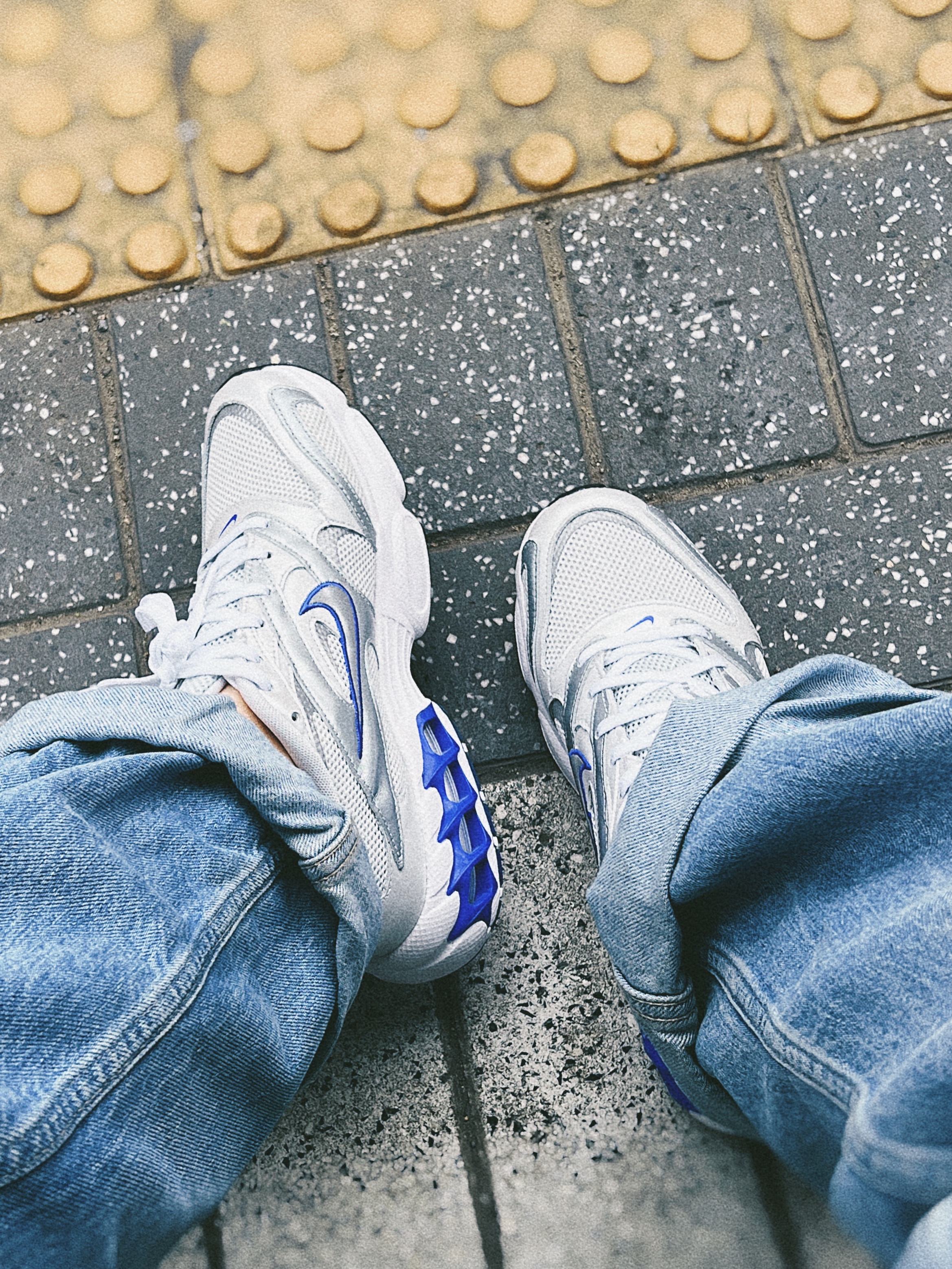 (W) Nike Zoom Air Fire Pure Platinum Metalic Silver 착용 스타일 - 1