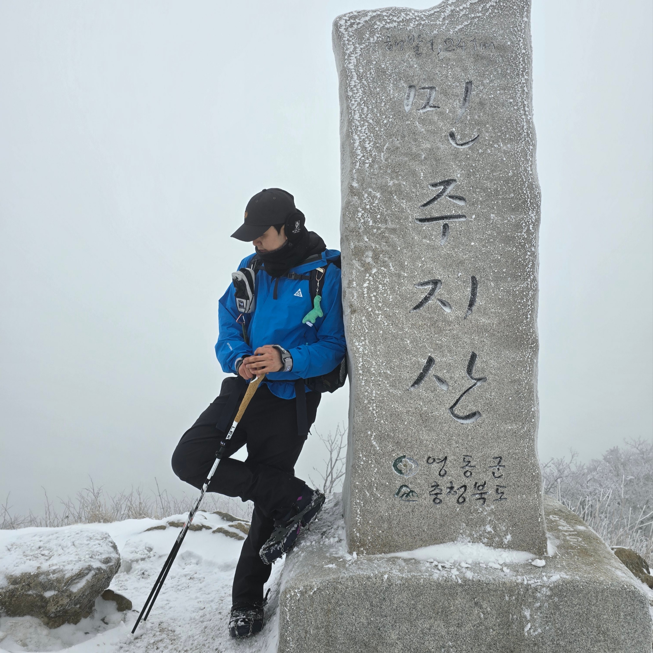 Nike ACG Trail Pants Black Anthracite - Asia, Nike ACG Storm-Fit ADV Cascade Rains Full Zip Jacket Light Photo Blue Summit White - Asia 착용 스타일