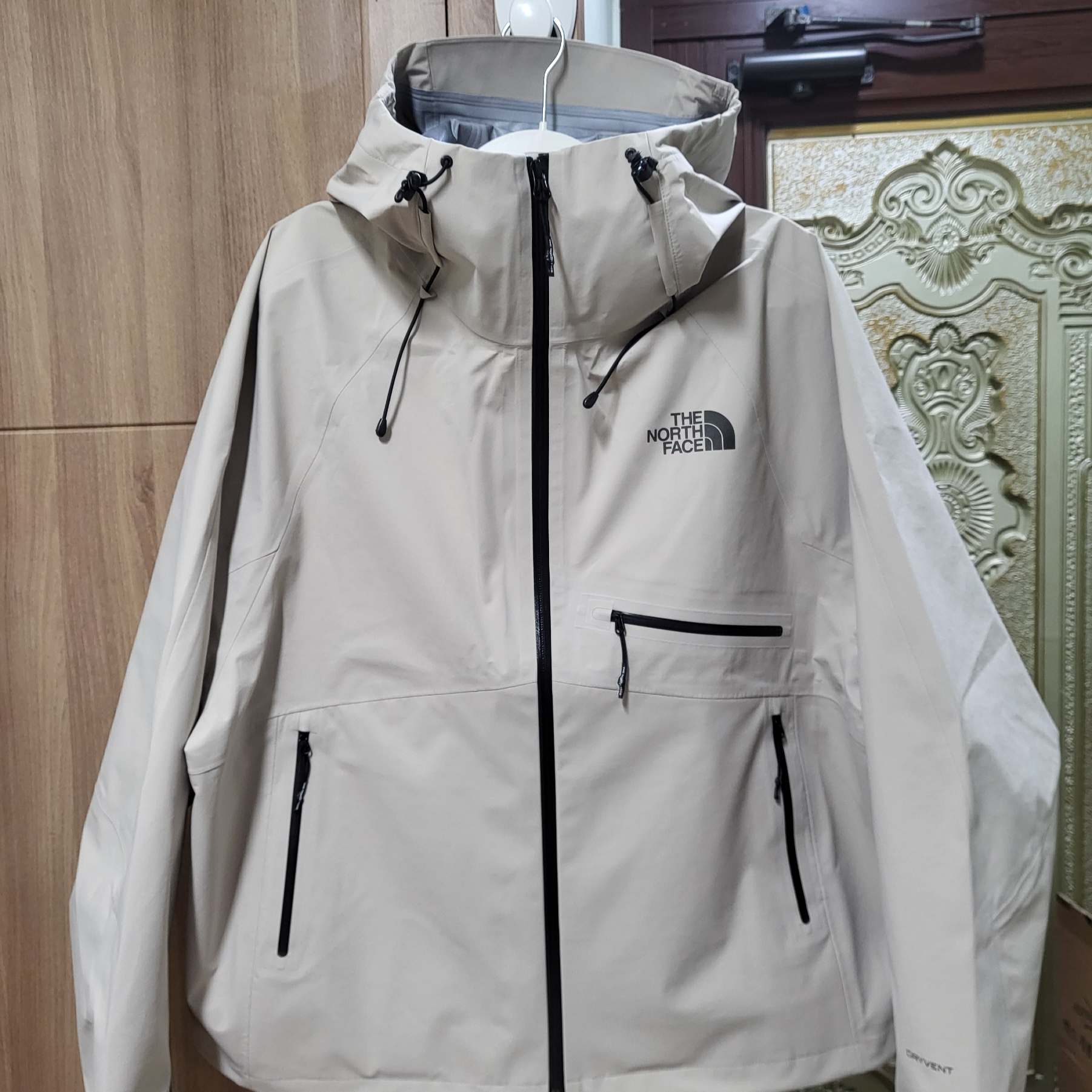 The North Face White Label Slope 3L Jacket Cream Beige, Adidas Yeezy Boost 700 V2 Static 2022 착용 스타일 - 2