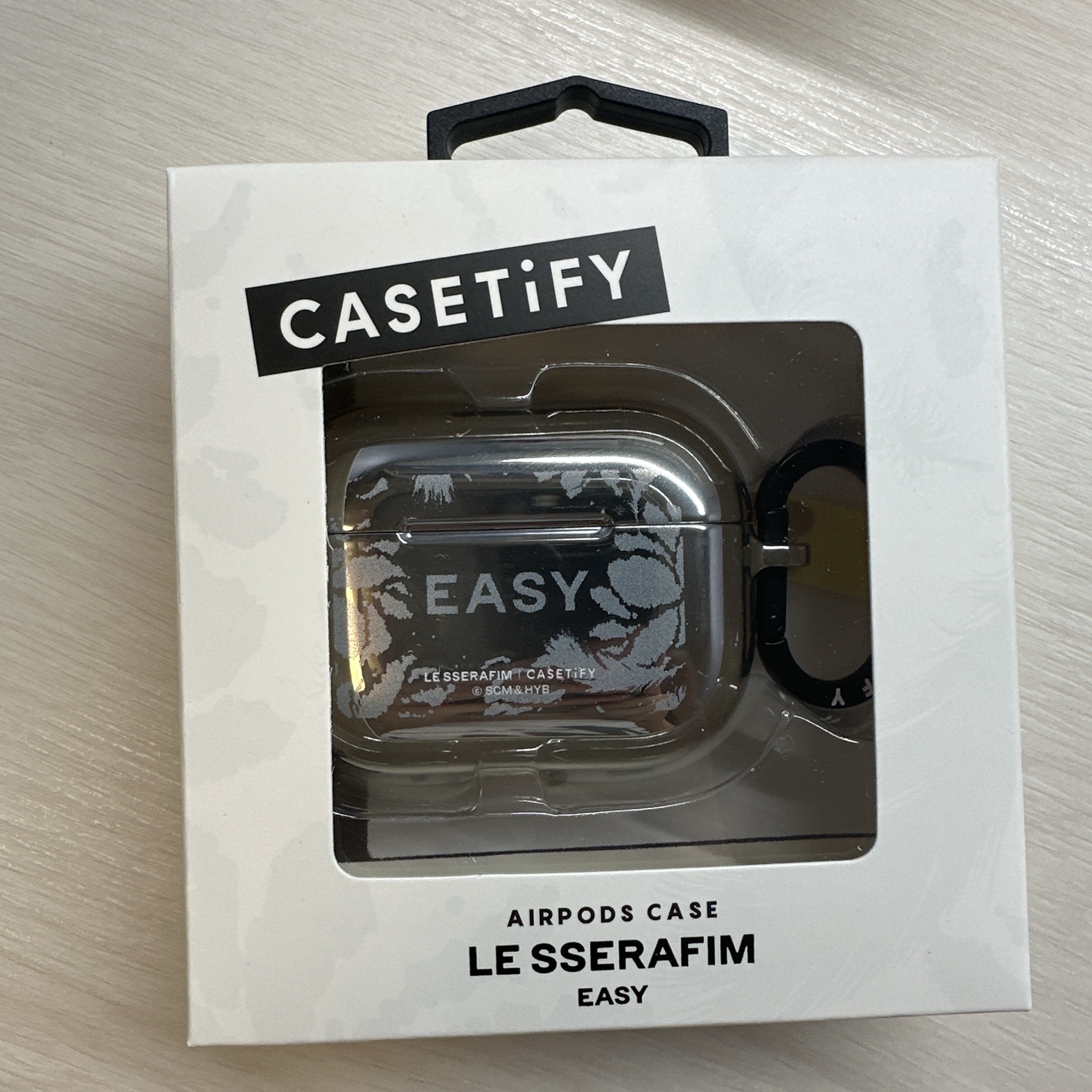 Casetify x LE SSERAFIM EASY Pattern AirPods Case 1st/2nd Gen Case Mirror Silver 착용 스타일