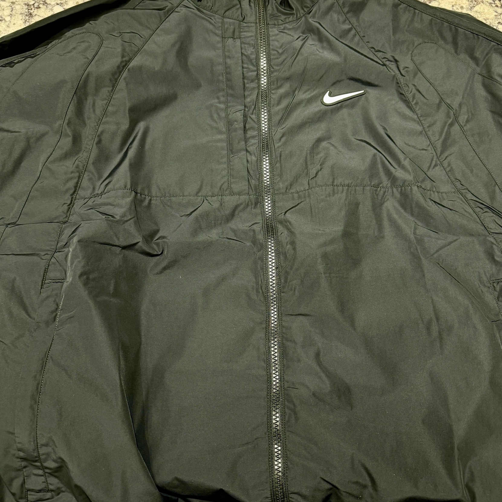 Nike x Drake Nocta Nylon Track Jacket Black (FN7666-010), Nike x Drake Nocta Woven Track Pants Black (FN7668-010) 착용 스타일 - 3
