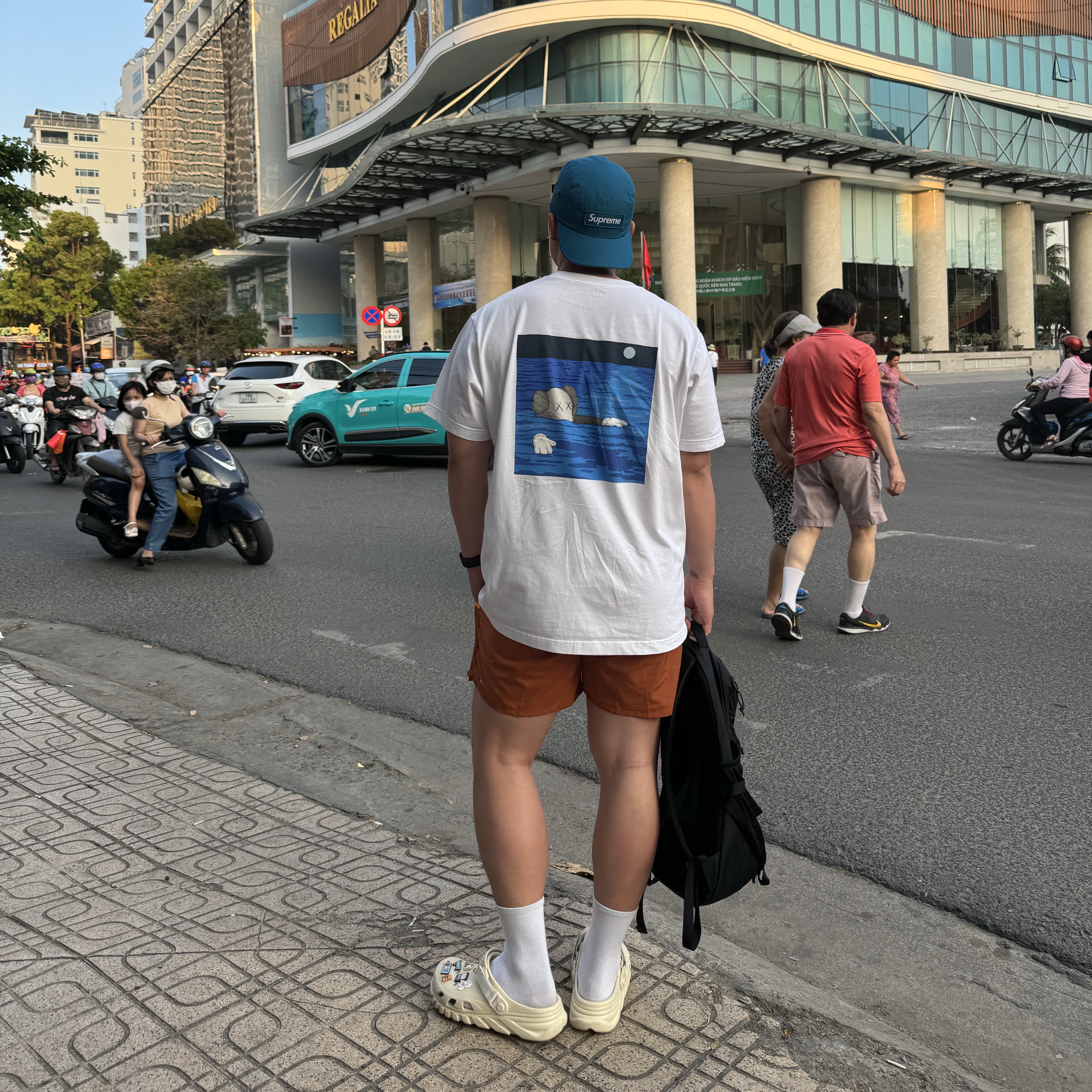 Supreme Ventile Camp Cap Teal - 23SS, Uniqlo UT x Kaws Short Sleeve Graphic T-Shirt White 착용 스타일 - 2