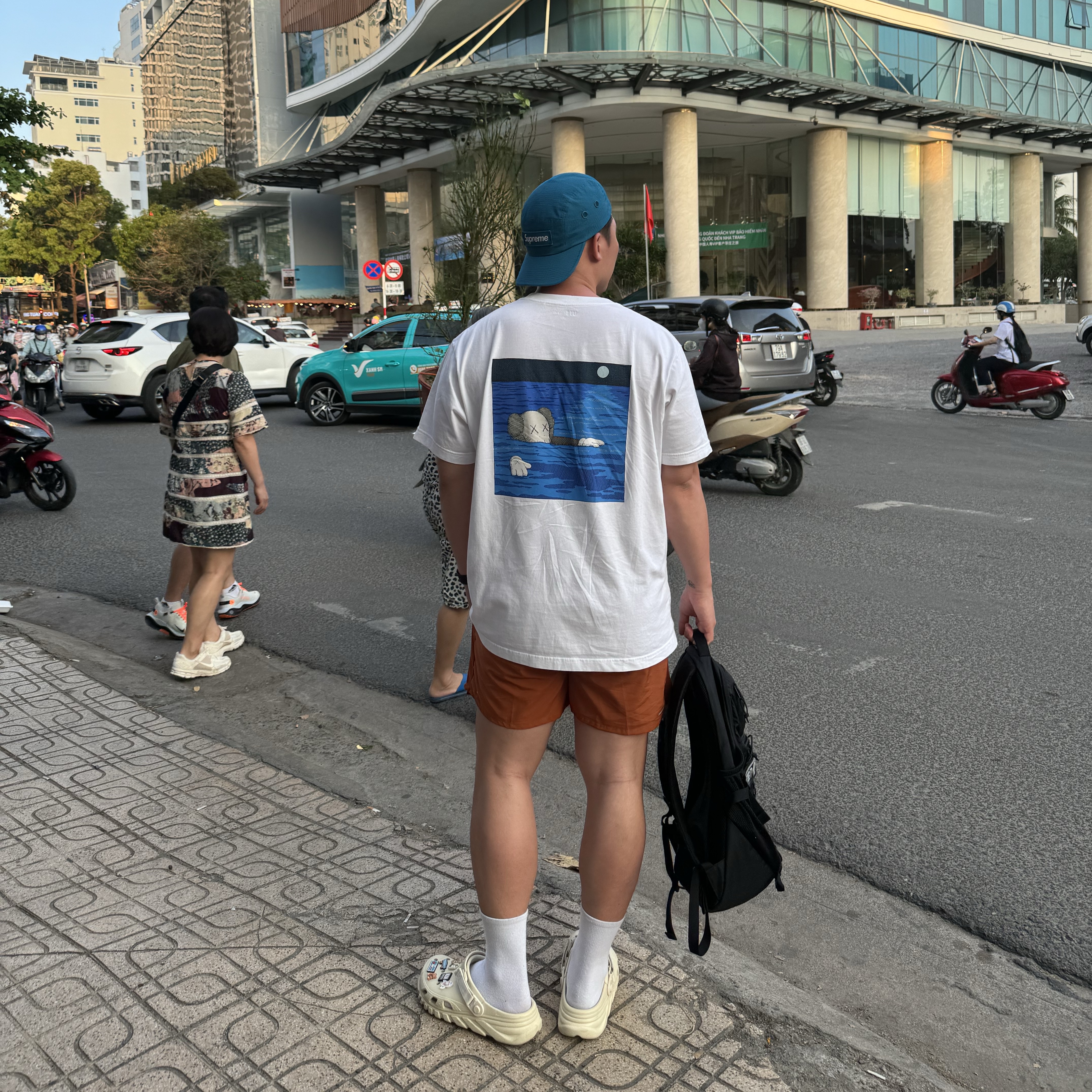 Supreme Ventile Camp Cap Teal - 23SS, Uniqlo UT x Kaws Short Sleeve Graphic T-Shirt White 착용 스타일 - 1