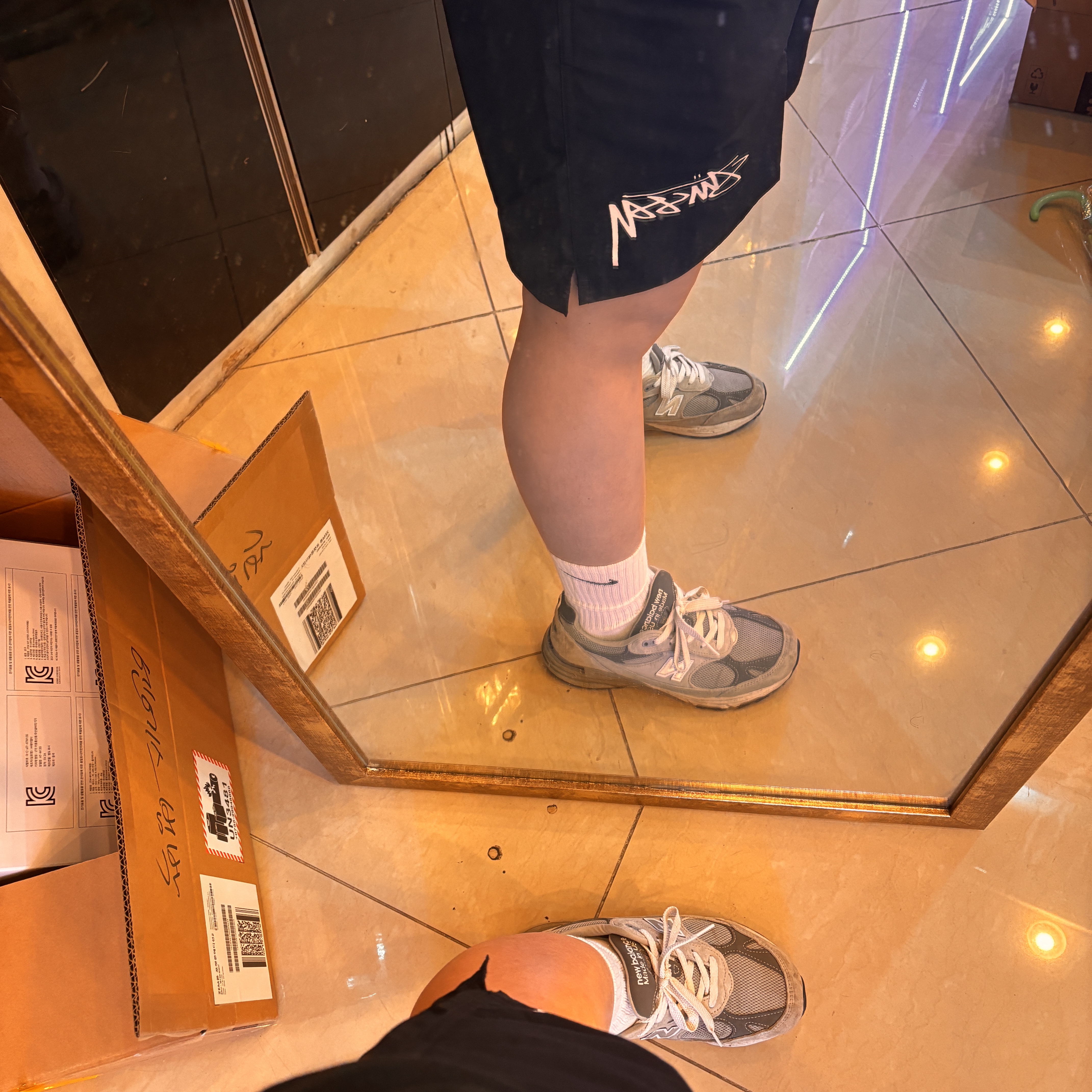 (W) New Balance 993 Made in USA Grey - D Wide, Nike x Stussy Shorts Black (FJ9167-010) 착용 스타일 - 2