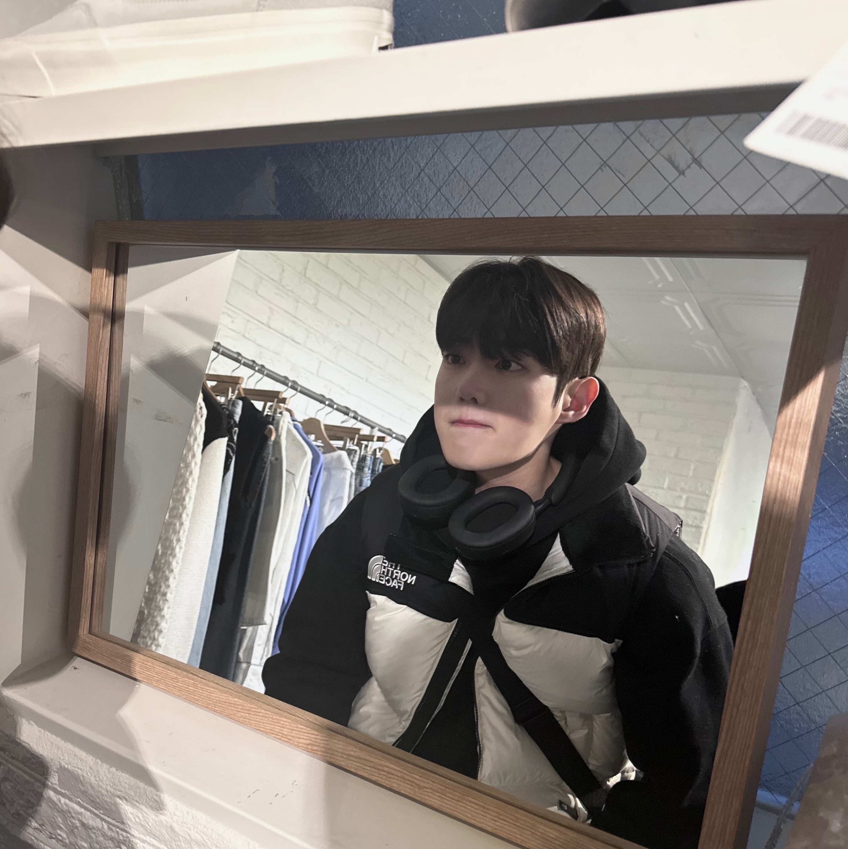 IAB Studio Hoodie Black White, Sony WH-1000XM5 Black (Korean Ver.) 착용 스타일 - 1