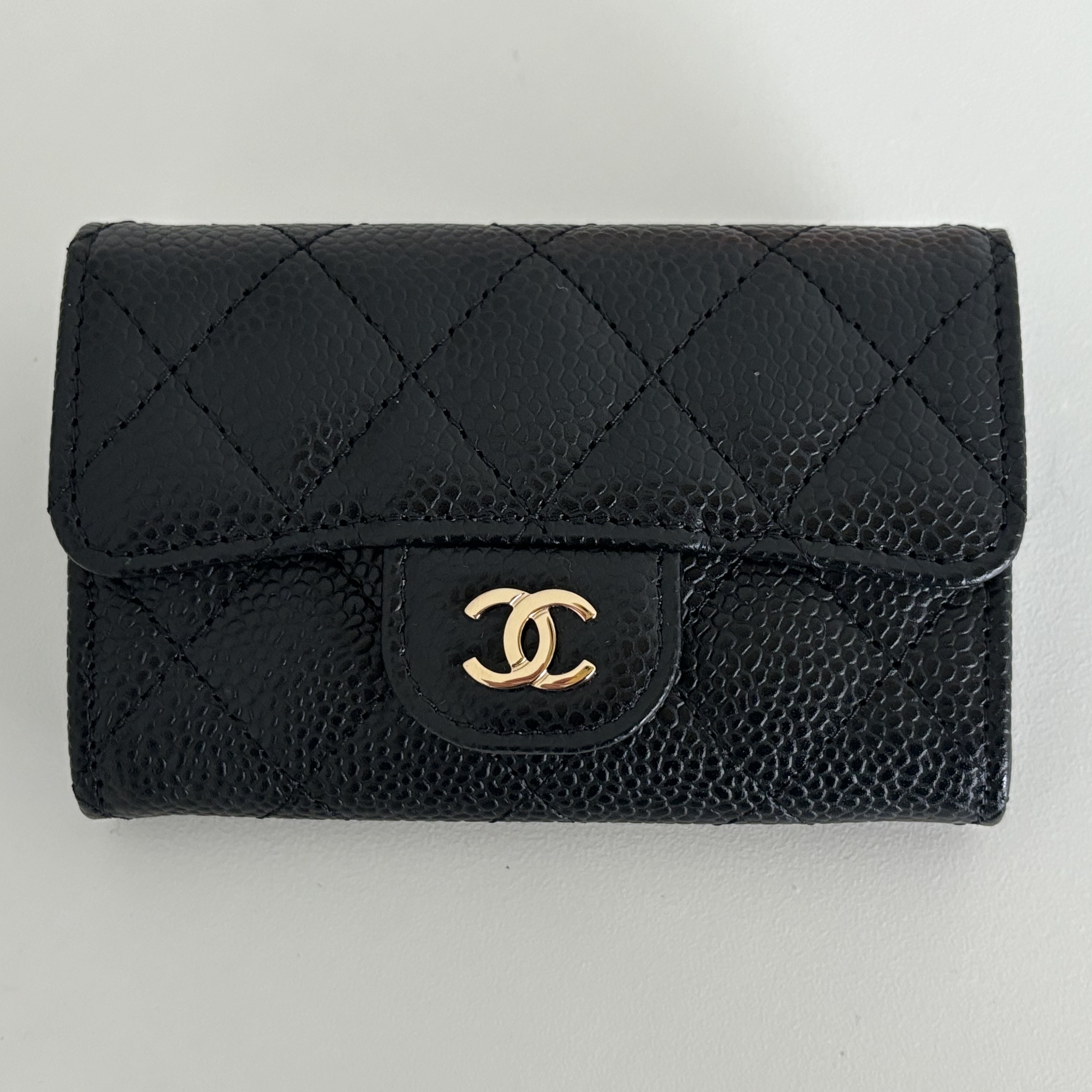 Chanel Classic Card Holder Grained Calfskin & Gold Black 착용 스타일